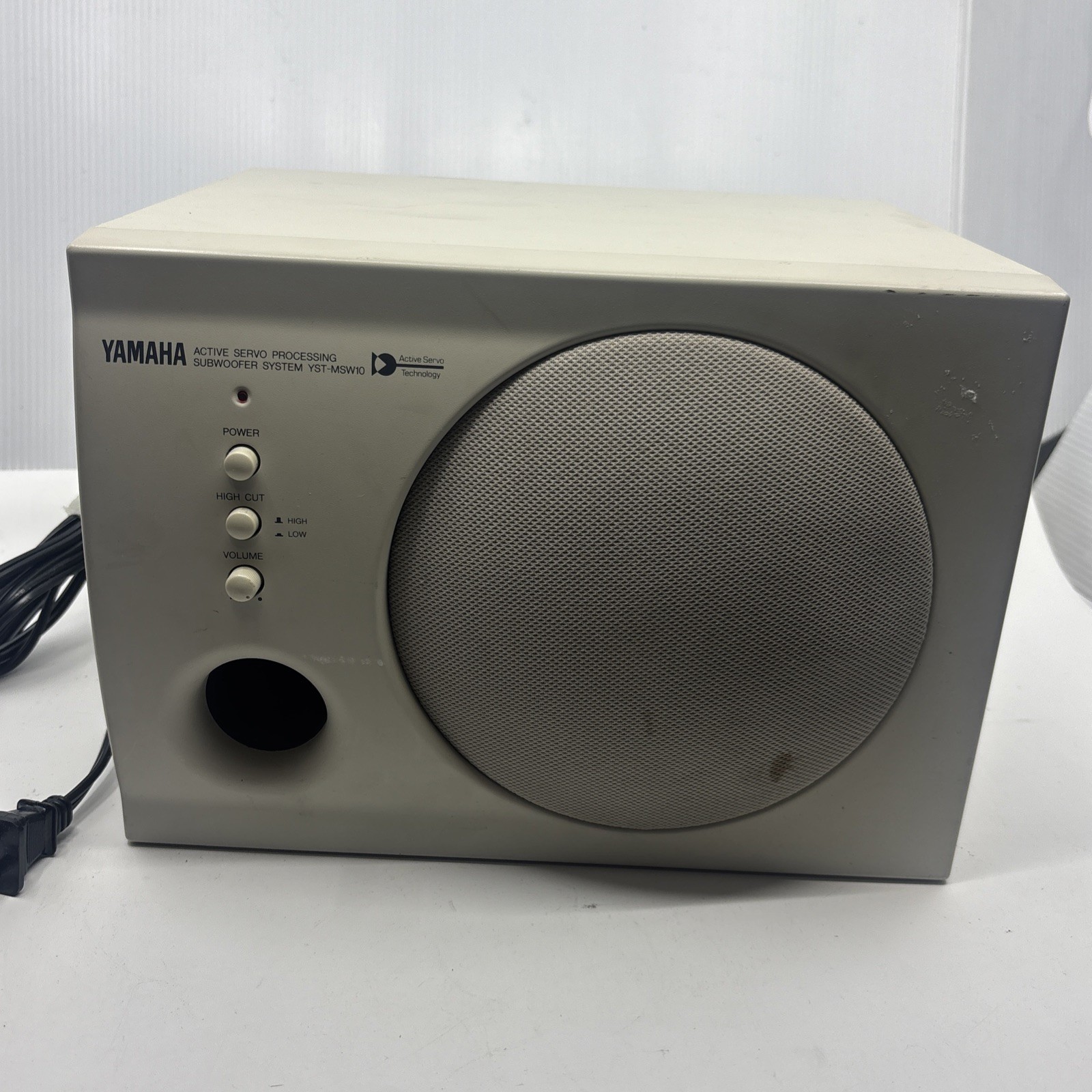 Yamaha YST-MSW10 Powered  Multimedia Subwoofer Deep Base 25 Watts White