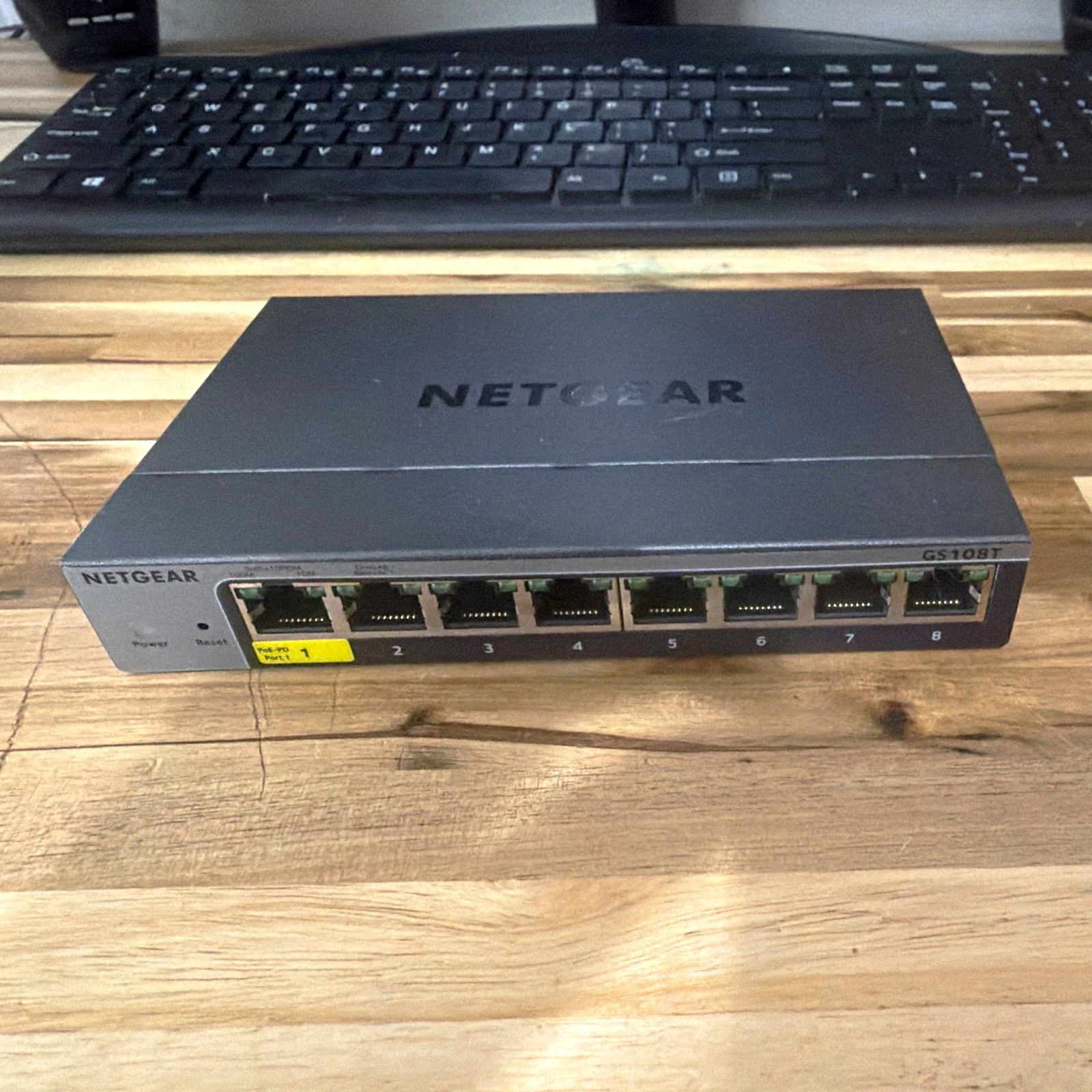 NETGEAR ProSafe GS108T v3 8-Port Gigabit Smart Switch Layer 2 RJ-45