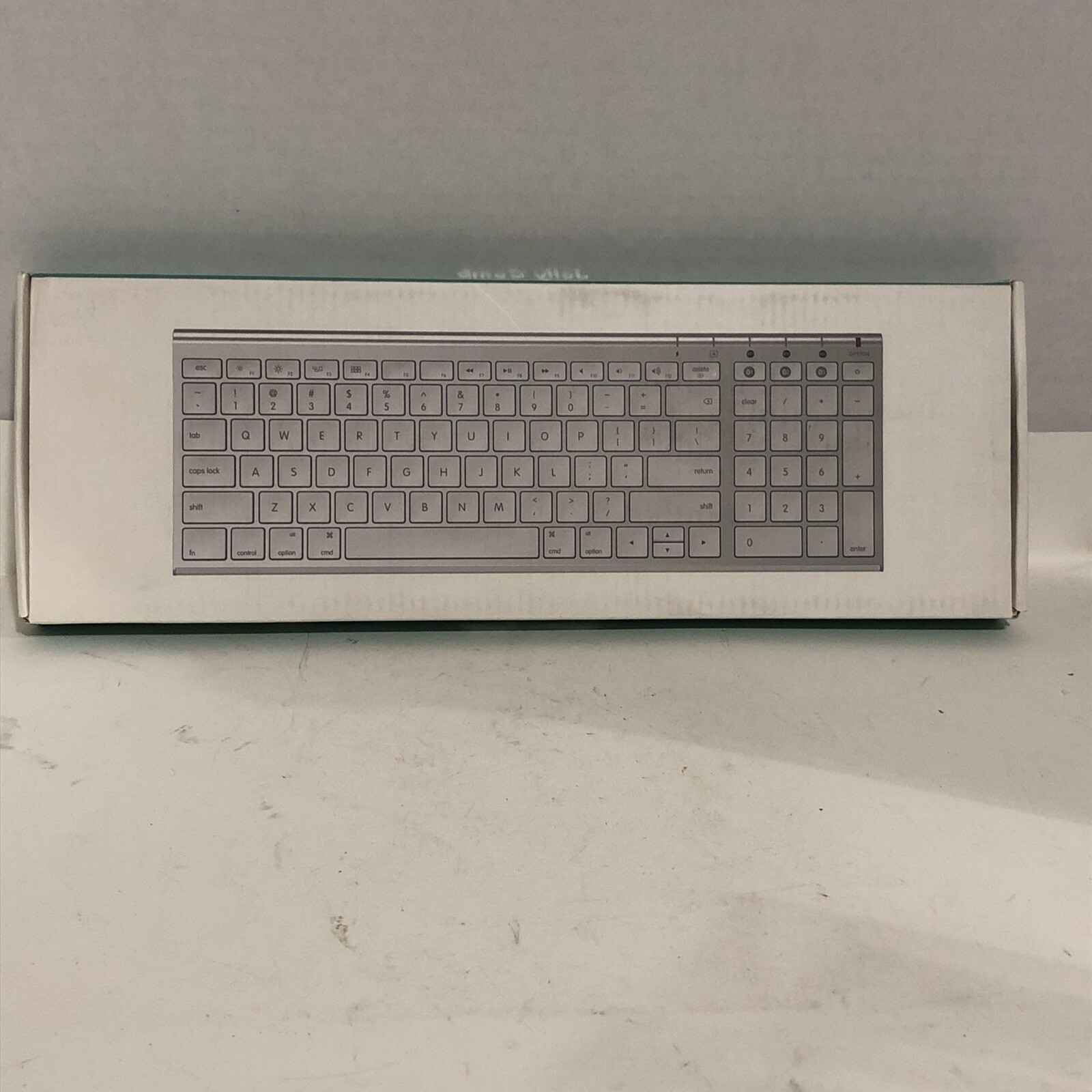 Jelly Comb Wireless Bluetooth Keyboard White And Silver  Slim Design  NIB