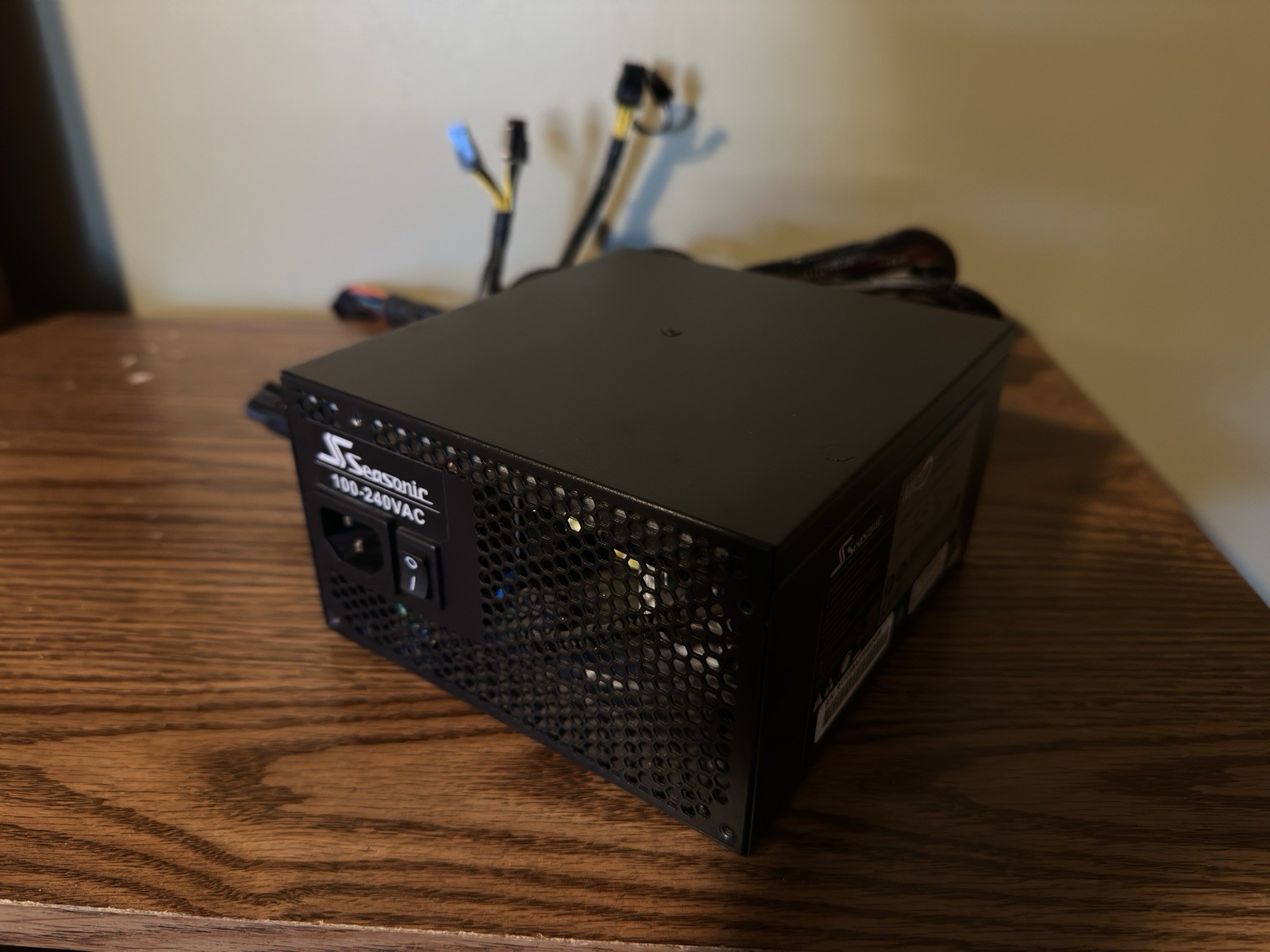 Seasonic SS-850EM Active PFC F3 80 Plus Silver Fully Modular Power Supply 850W