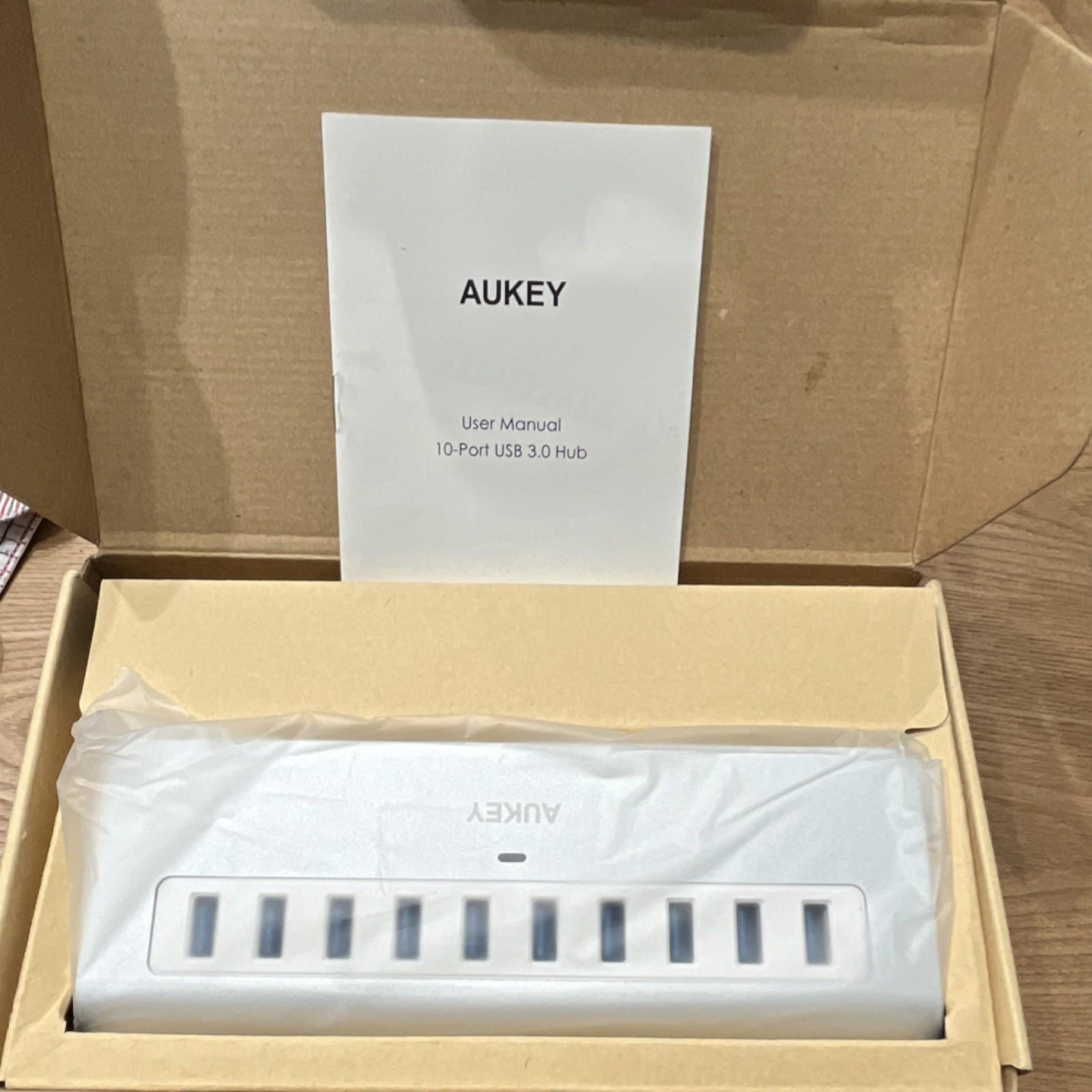AUKEY USB 3.0 10-Port Powered Hub White with Power Adapter and Cable