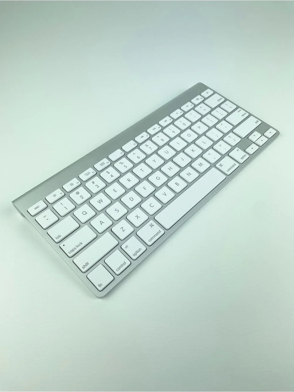 Apple Original Magic Wireless Keyboard (Model A1314) Bluetooth Silver White NWOT
