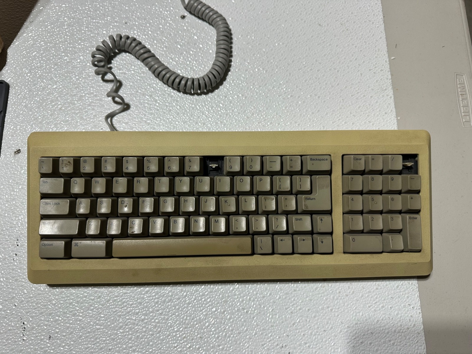 Apple Macintosh Plus M0110 Keyboard Not Tested Spare Parts Missing 2 keys