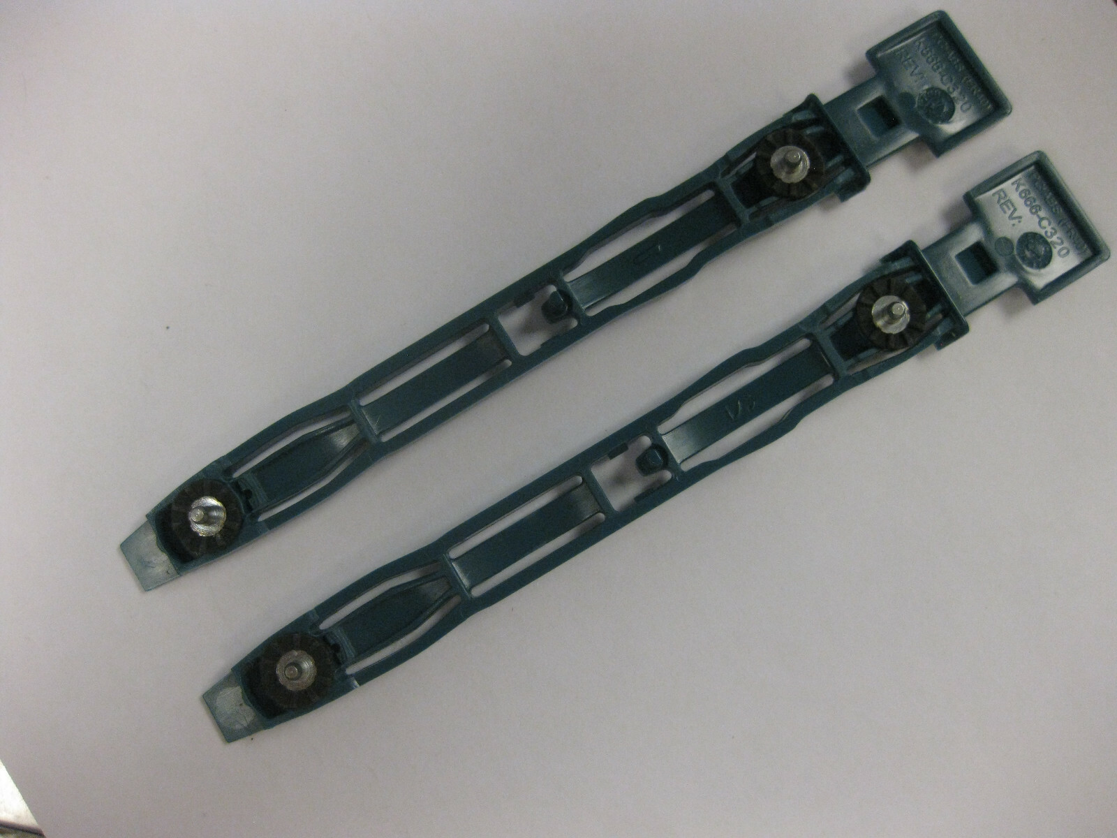 Fujitsu Siemens K666-C320 Optical Drive Rails From C26361-K990-A110 Server Case 
