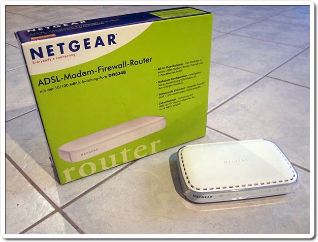 NETGEAR router/switch with integrated firewall, WLAN