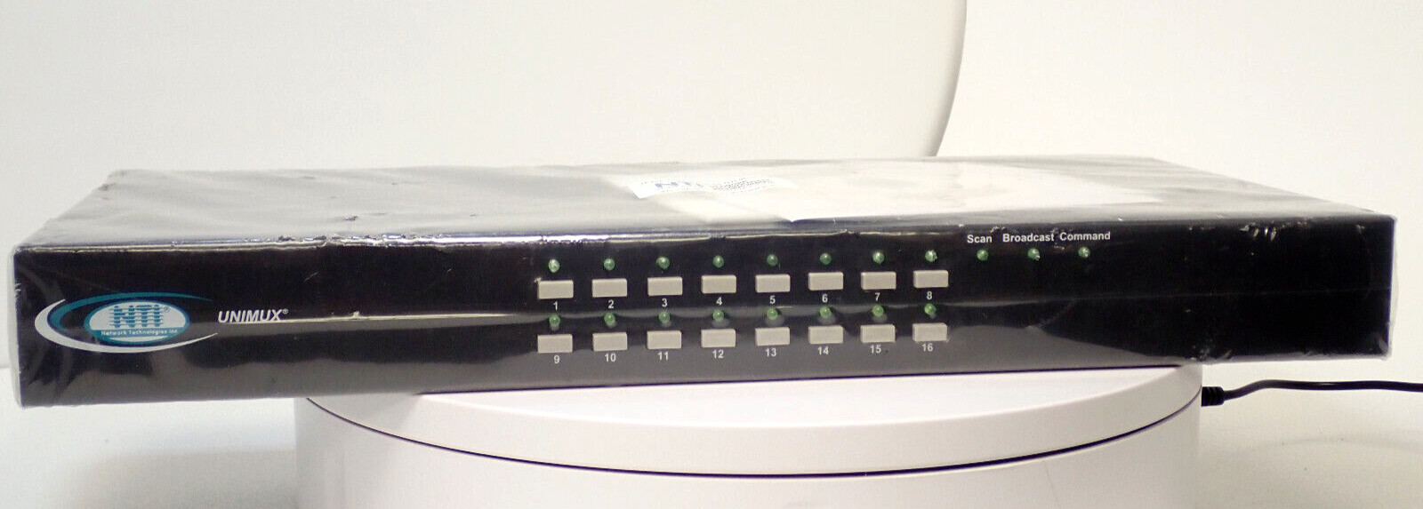 NTI Network Technologies - UNIMUX-DVi-16HD 16 Port  KVM Switch