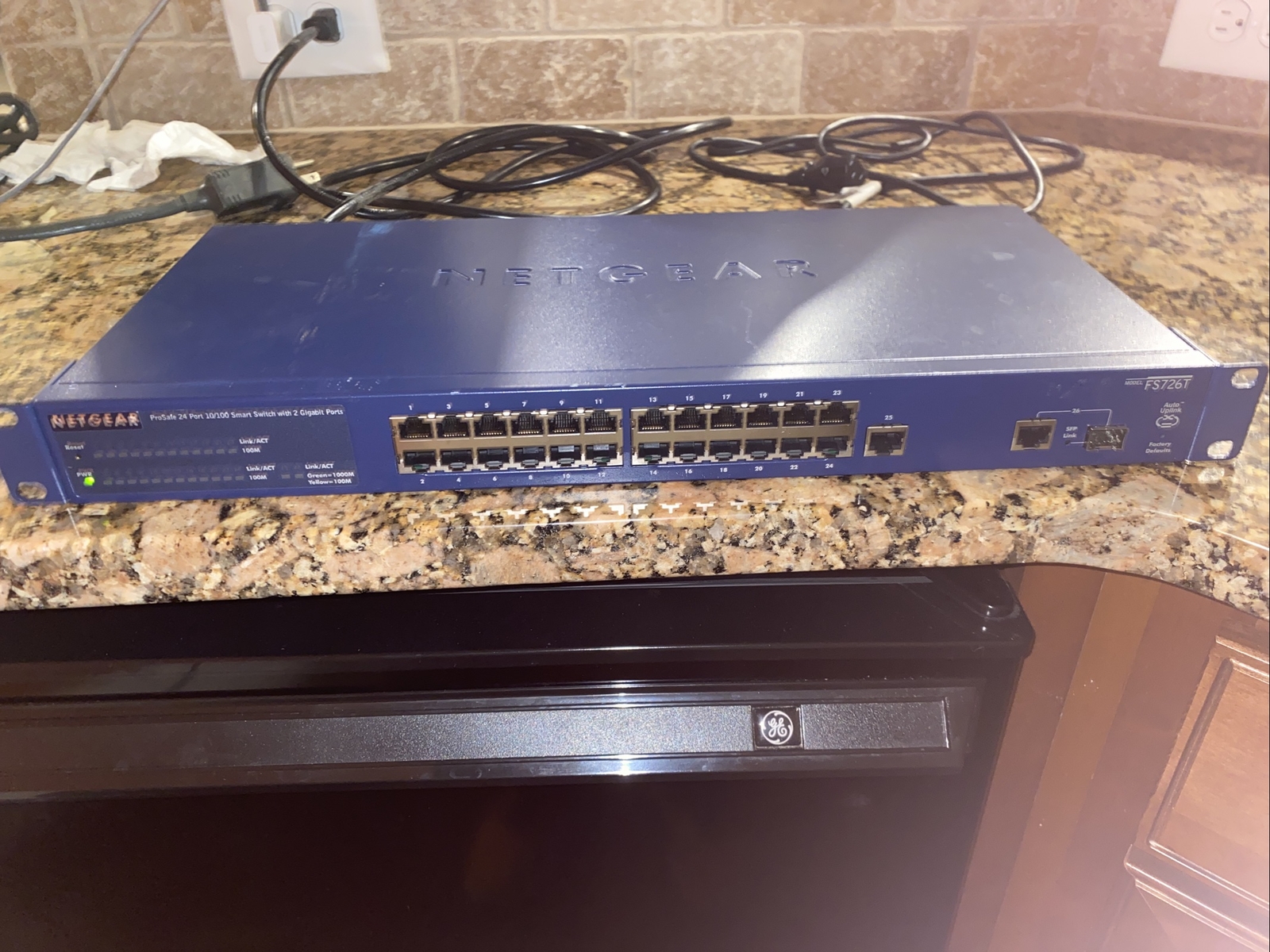 NETGEAR FS726T ProSafe 24 Port 10/100 Smart Switch with 2 Gigabit Ports Used