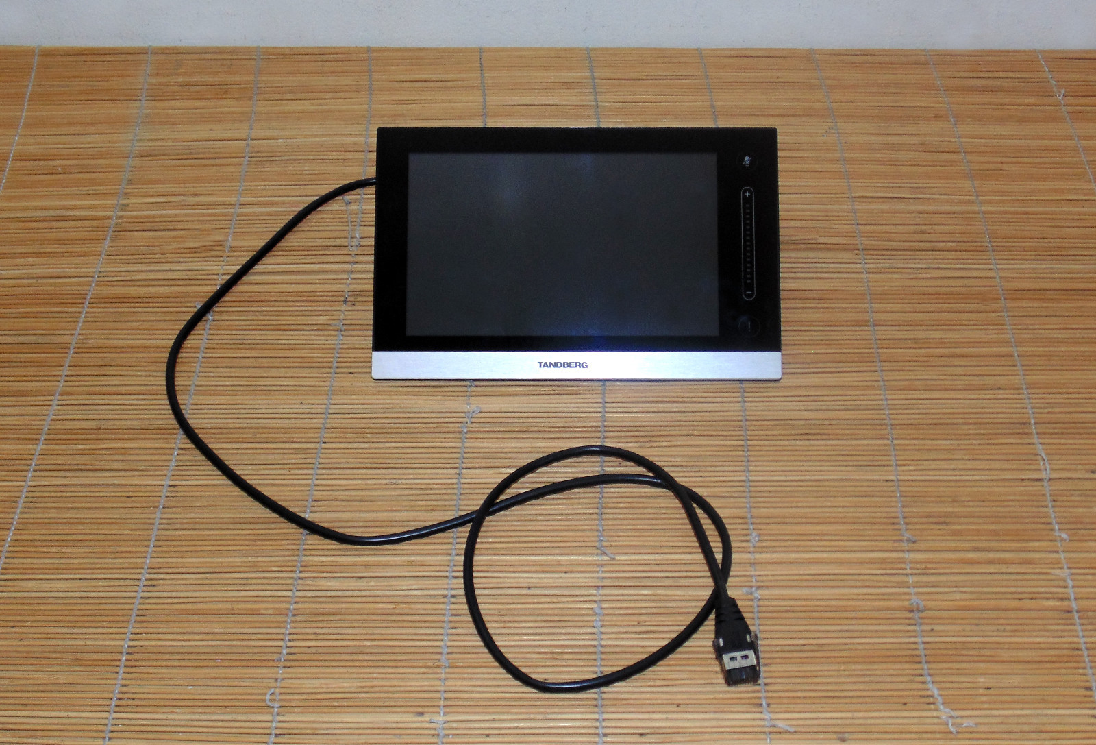 TANDBERG TTC5-07 like Cisco CTS-CTRL-DV8 8-in without Cradle and Headset