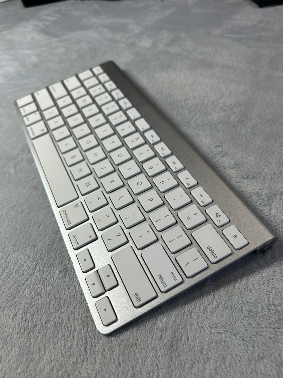 Geniune Apple Wireless Keyboard A1314 Bluetooth SPANISH Spain Layout Silver