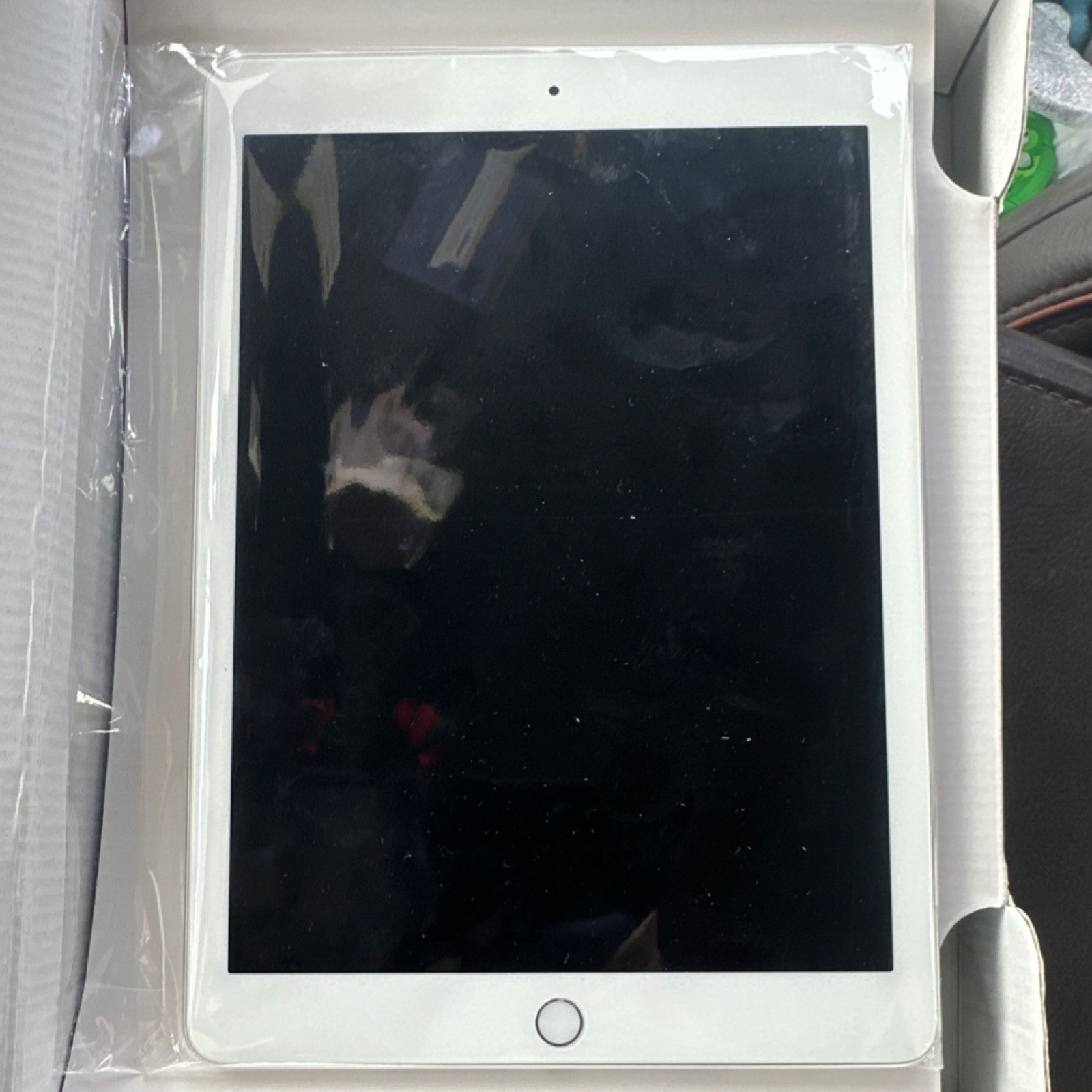 Apple iPad Tablet White Apple iPad Series Home Button Model Tablet Device