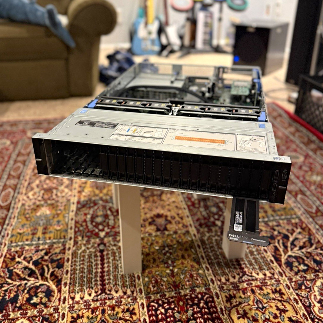 Dell PowerEdge R7425 Rack Server 2x AMD EPYC 7401 