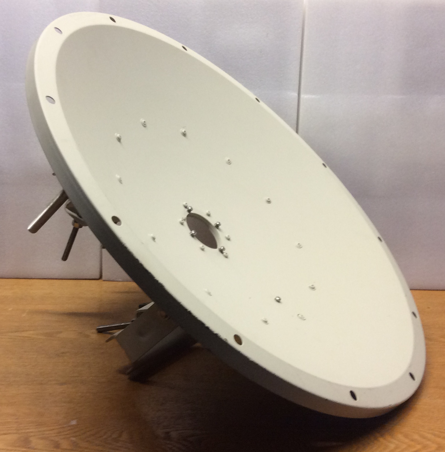 Ubiquiti 2 Foot RocketDish Fits 3G RD-3G26 or 5G RD-5G30 Feedhorn (Not Included)
