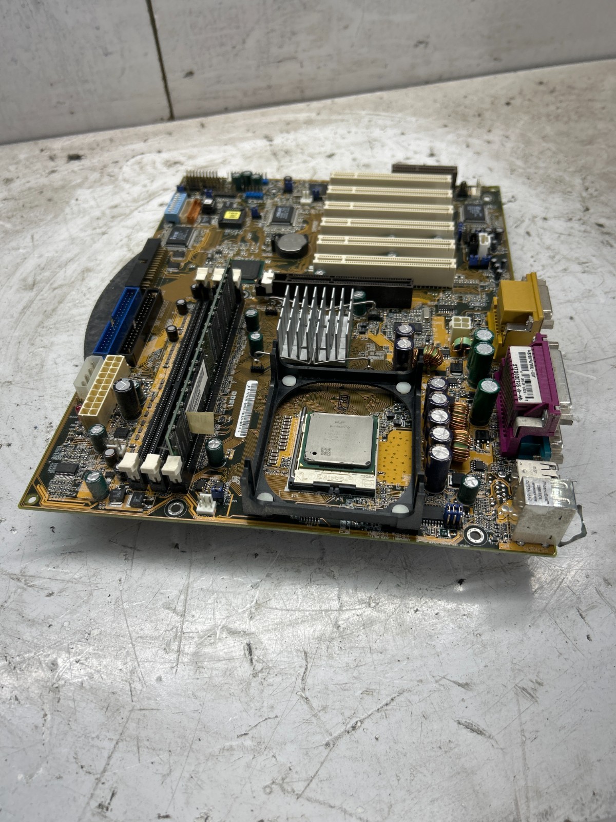ASUS P4B266 Motherboard Bundle W/ Intel Pentium 4 2.2GHz 512MB