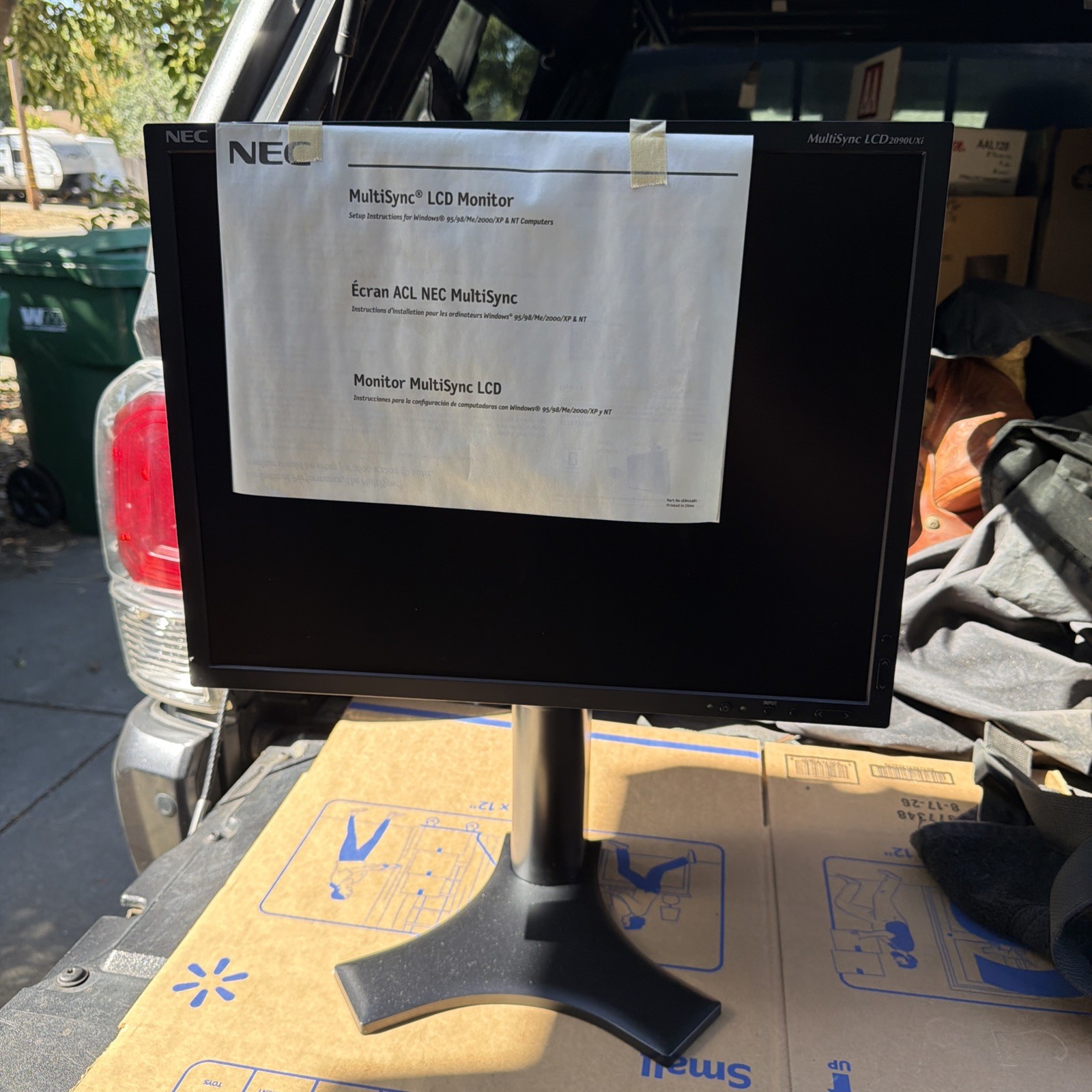 NEC MultiSync LCD2090UXi 20" LCD Monitor and adjustable stand Tested