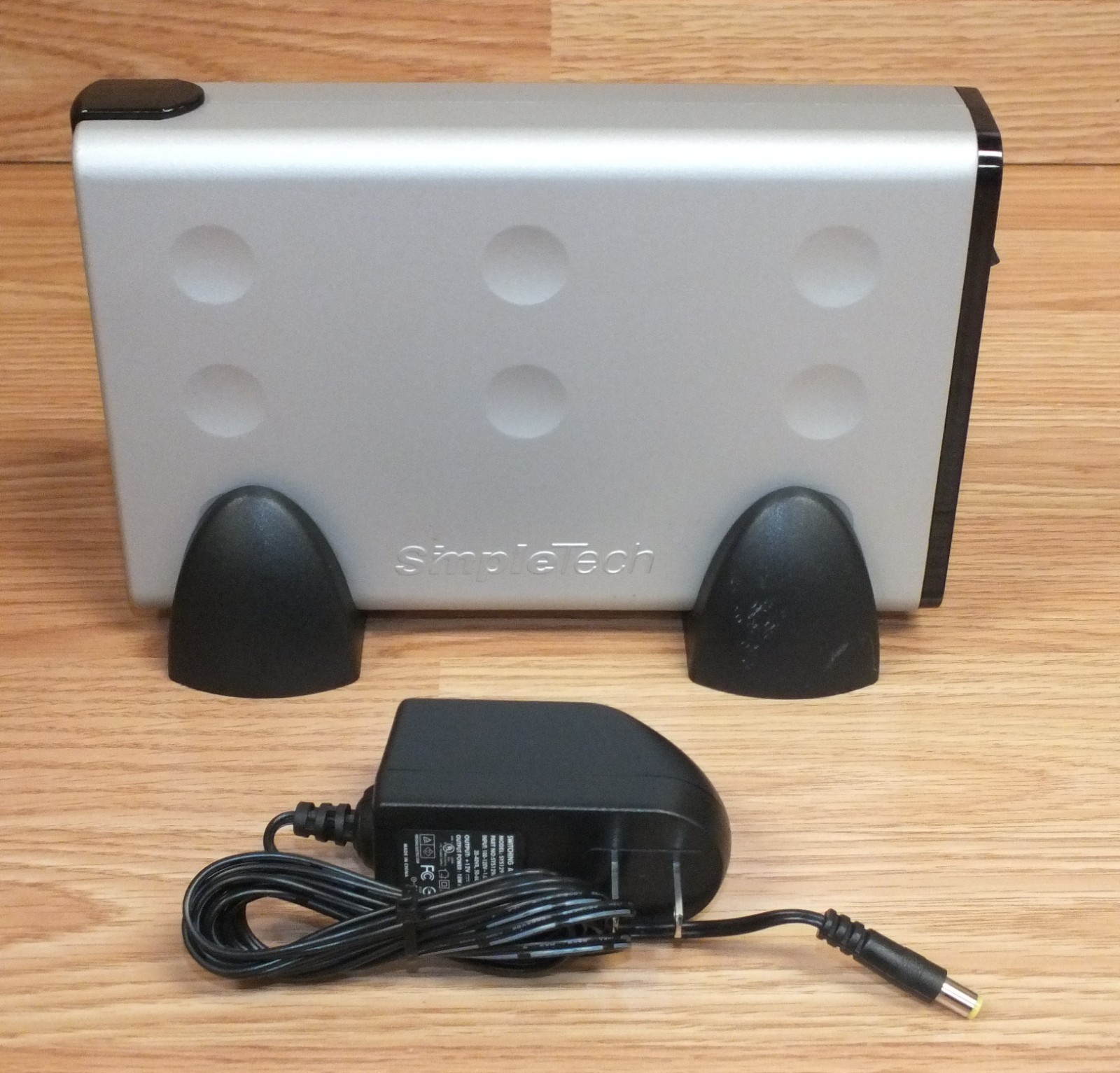 Genuine Simple Tech (9000-40479-002) 1GB Simple Drive External Hard Drive *READ*