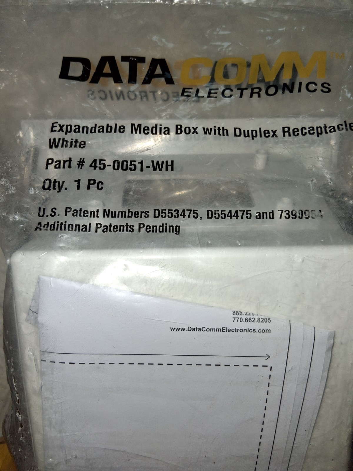 DATA COMM Electr 45-0051-WH Expandable Media Box W/Duplex Receptacle White NEW