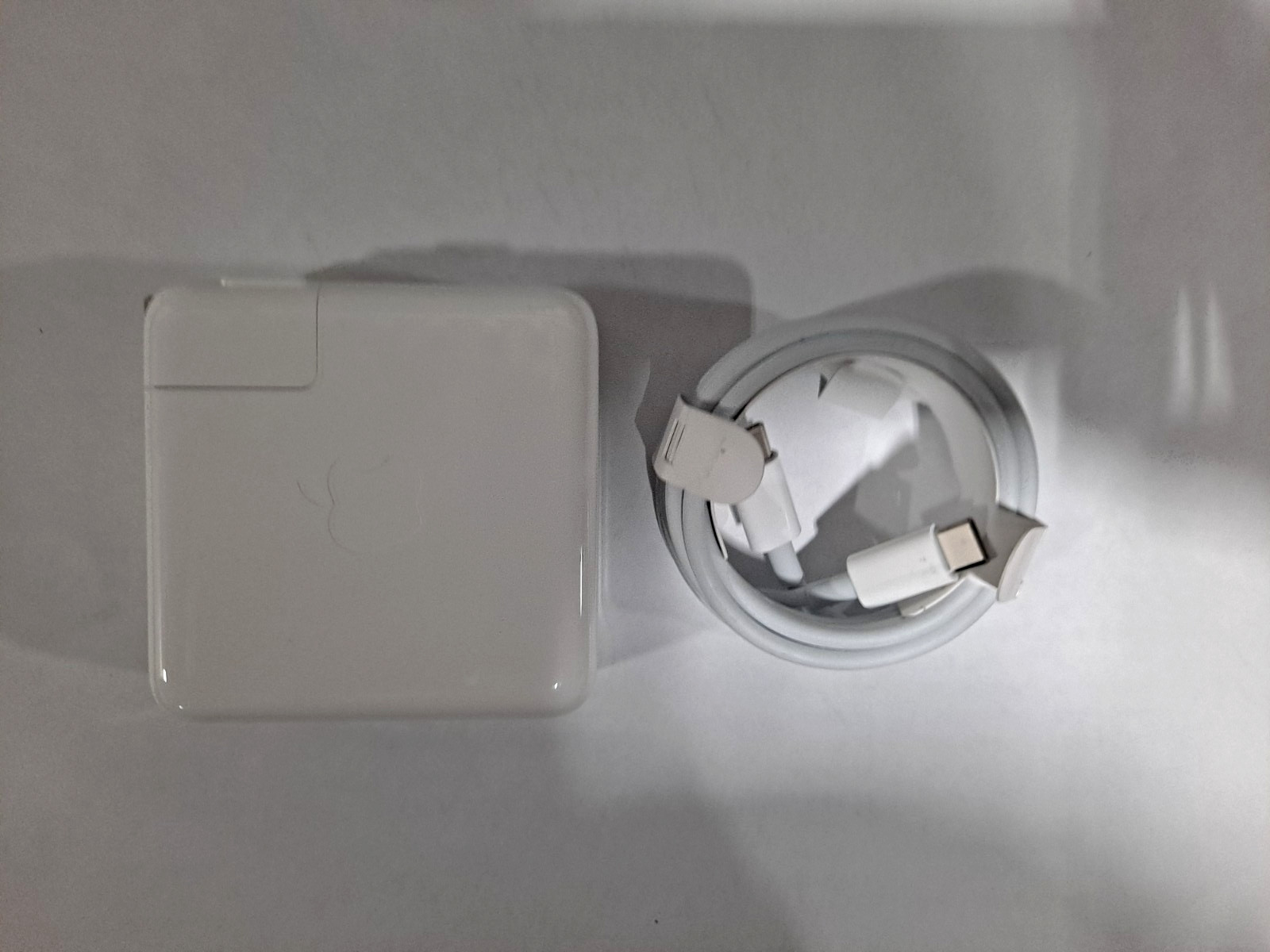 APPLE Genuine 61W USB-C Power Adapter AND 6 FEET APPLE CABLE Apple MacBook Pro