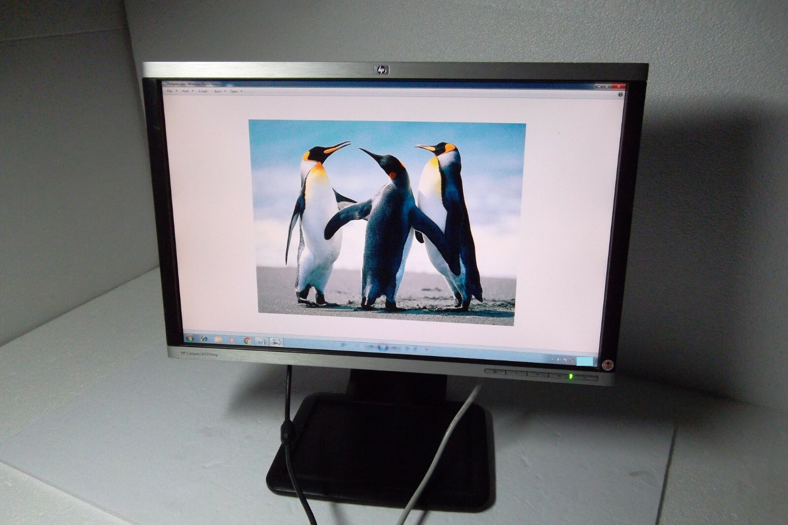 HP LA2205wg LCD Monitor 22" VGA DP DVI-D 2-Port USB Hub 519140-001 519685-001