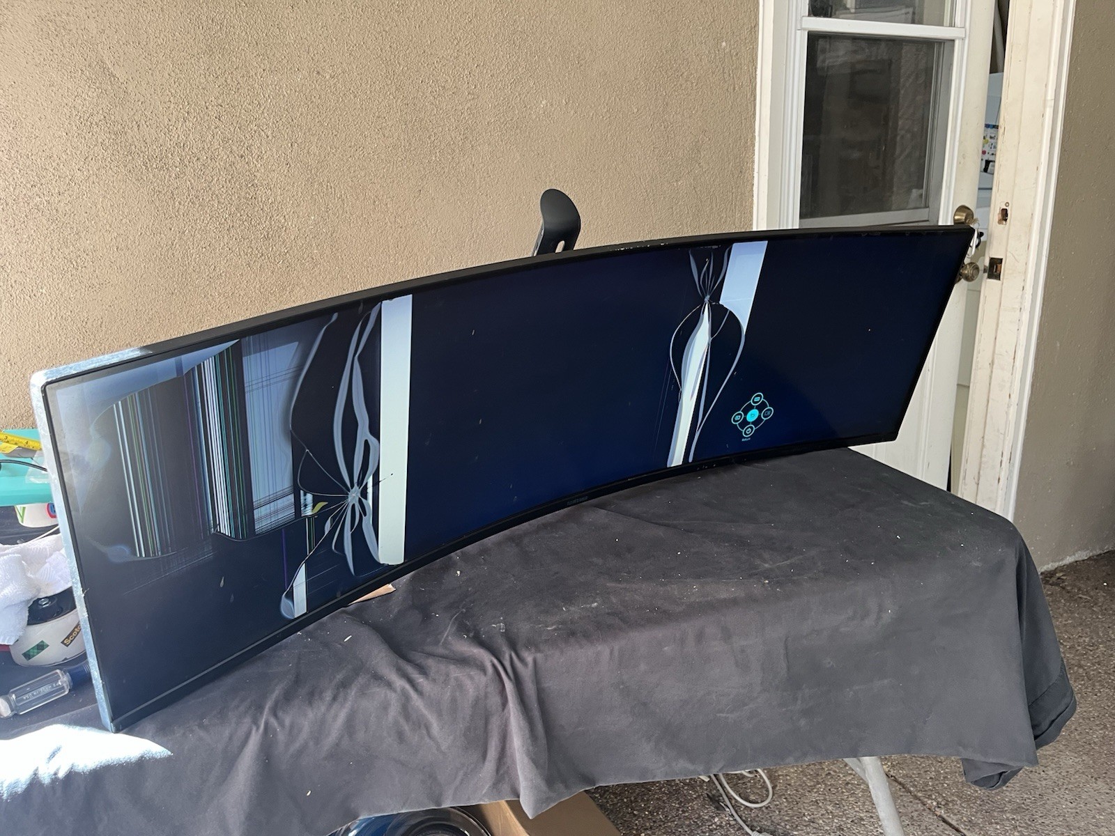 Samsung CHG90 49" Curved LED LCD Display Dual HD LC49HG90DMNXZA