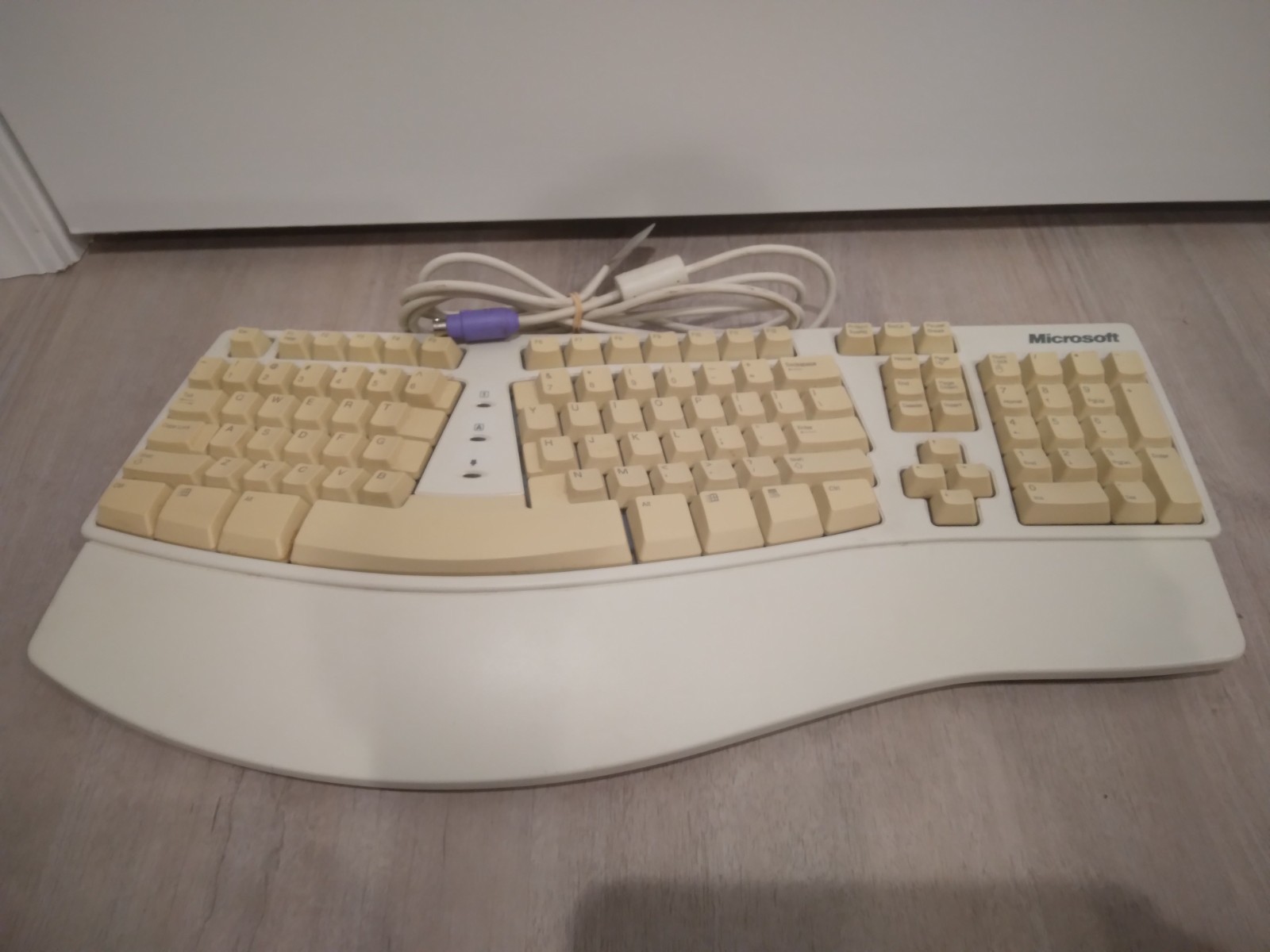 Vintage Microsoft Natural Keyboard Elite White Cream Ergonomic Keyboard w/ FEET