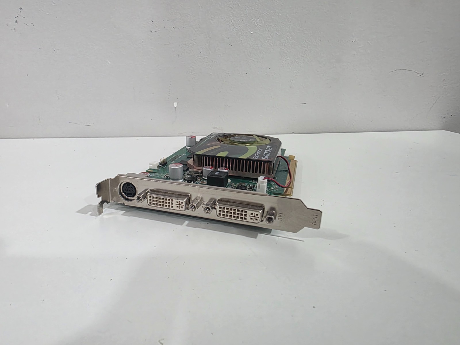 EVGA NVIDIA GeForce 9400 GT (512P3N944LR) 512 MB DDR2 SDRAM PCI Express x16