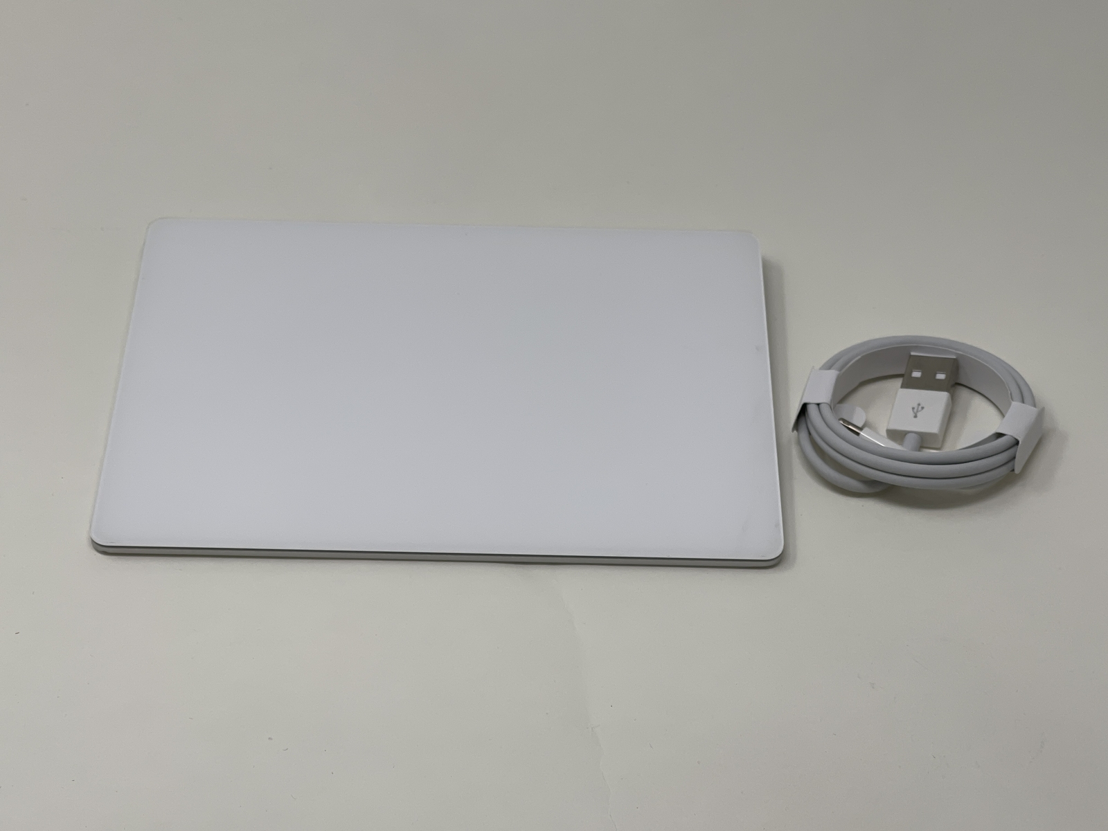 Apple Magic Wireless Trackpad 2 - White A1535 MJ2R2LLA Very Good