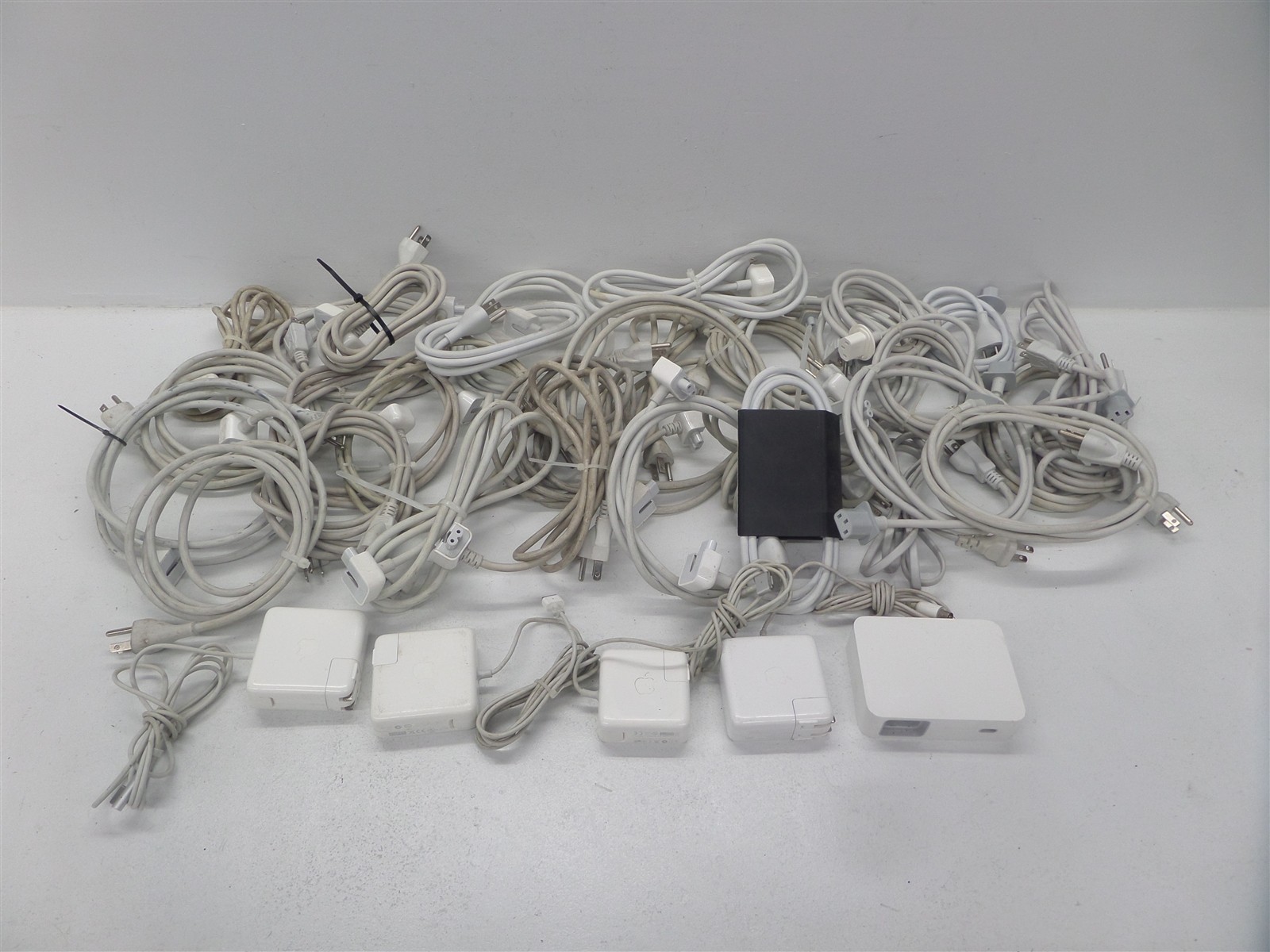 Mixed Lot Of 31 Generic Apple Power Cords & 5 Apple Power Adapters