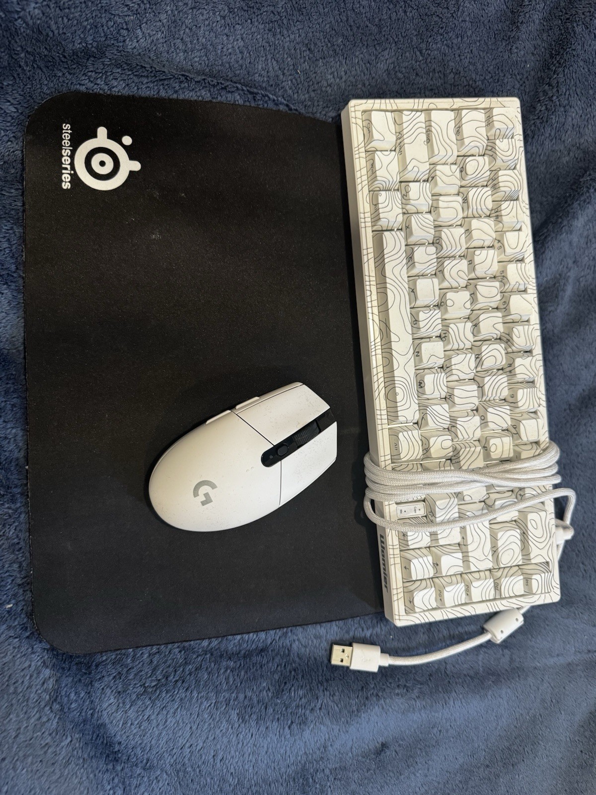 Gaming Peripheral Bundle Logitech G305 Mouse Womier 68HE keyboard + Mousepad