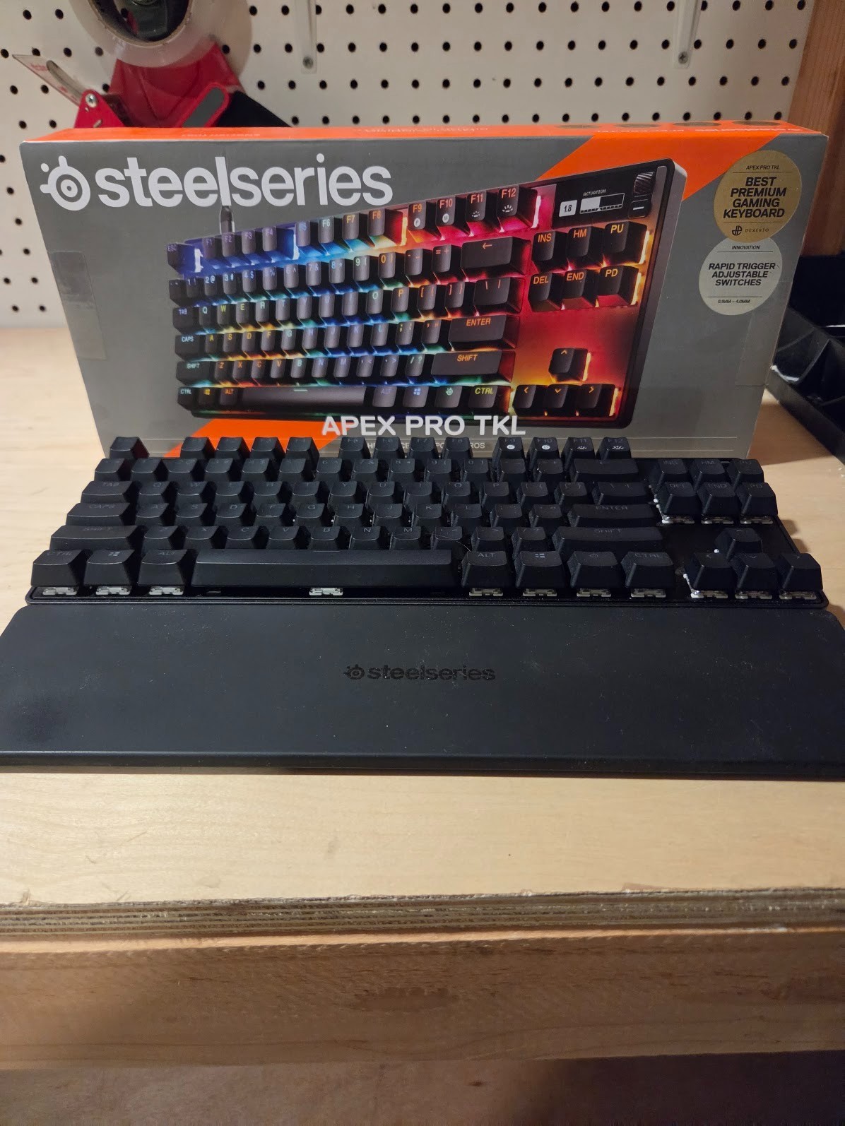 SteelSeries - Apex Pro TKL Gen 3 Gaming Keyboard USED, in good condition 