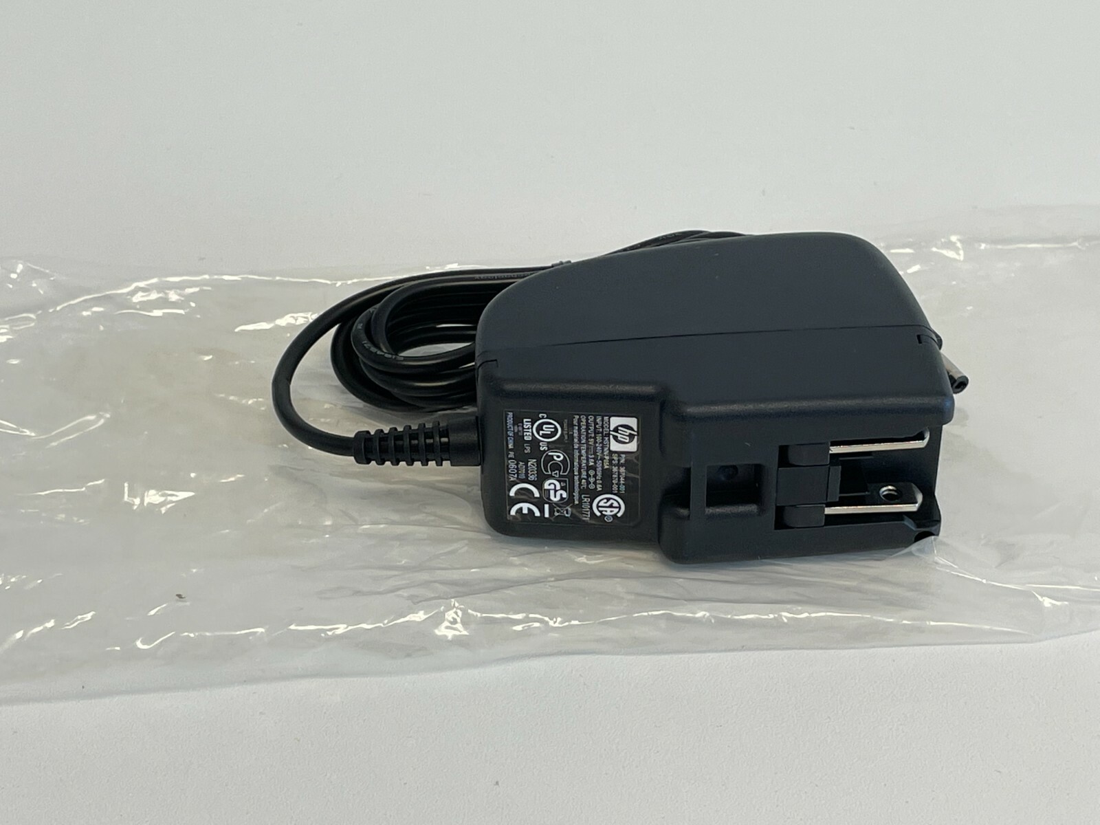 J1:  HP HSTNN-P05A External Power Supply