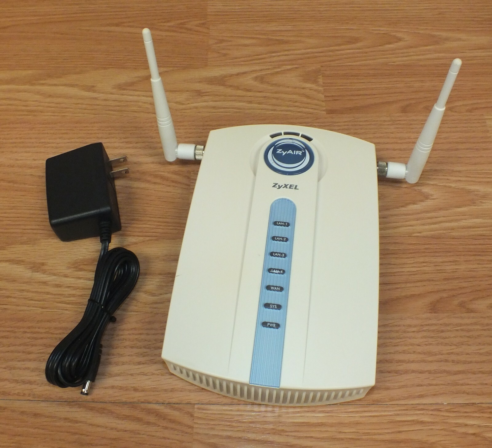 ZyXEL ZyAir G-2000 Plus 54 Mbps 4-Port 10/100 Wireless G Router (G-2000PLUS) 