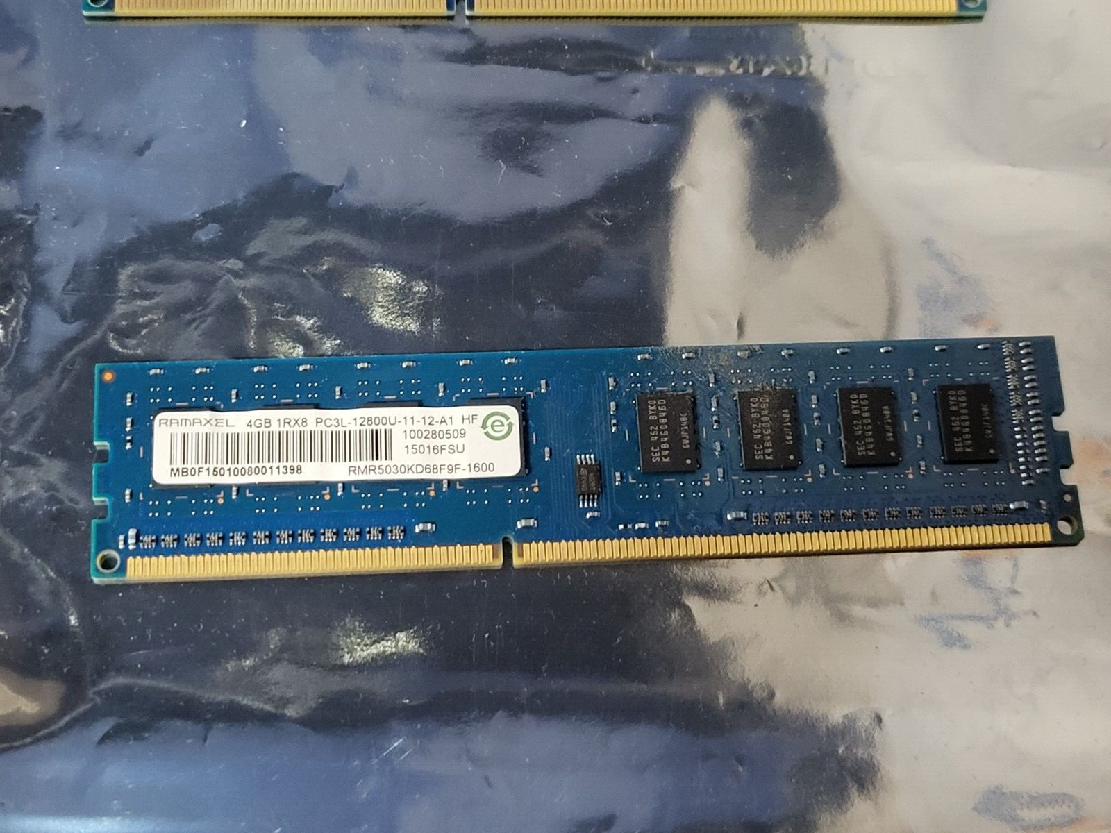 RAMAXEL RMR5030KD68F9F-1600 PC3L-12800U-11-12-A1 4GB 1RX8 RAM (IN12S1B4)