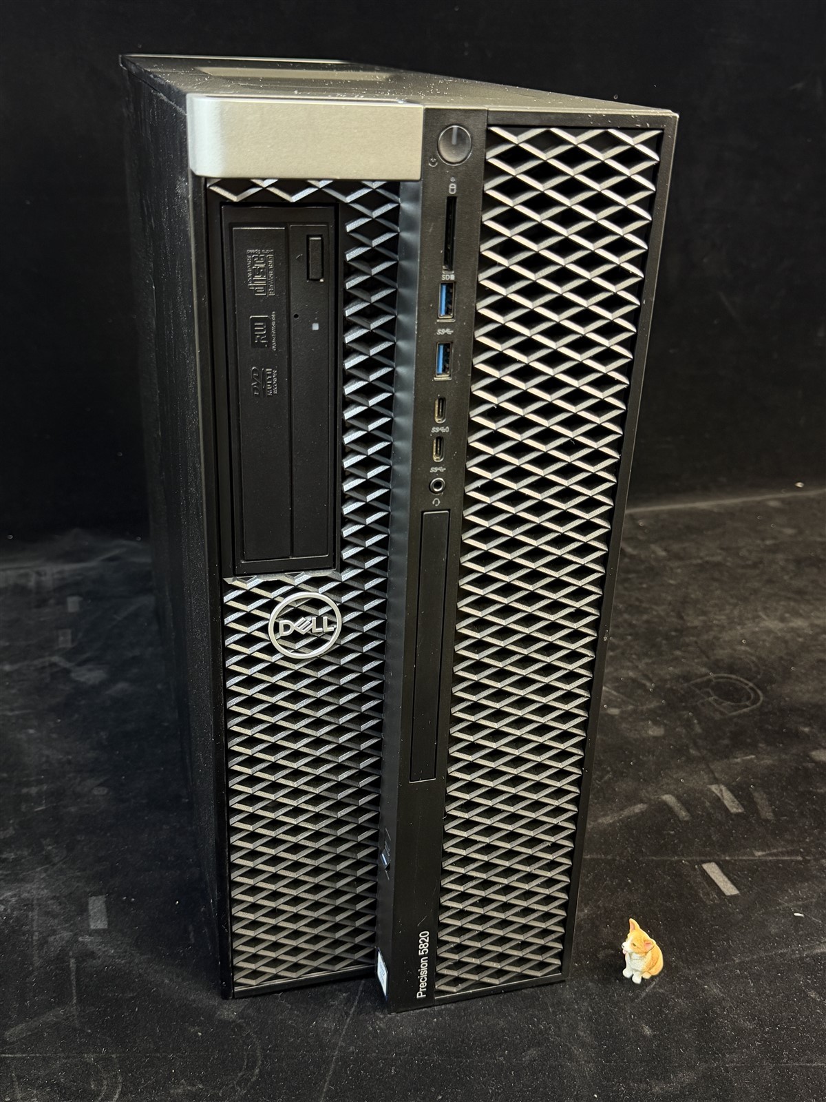 Dell Precision 5820 Tower Xeon W-2135 6-Core 3.7GHz 16GB 1TB Quadro P2000 950W