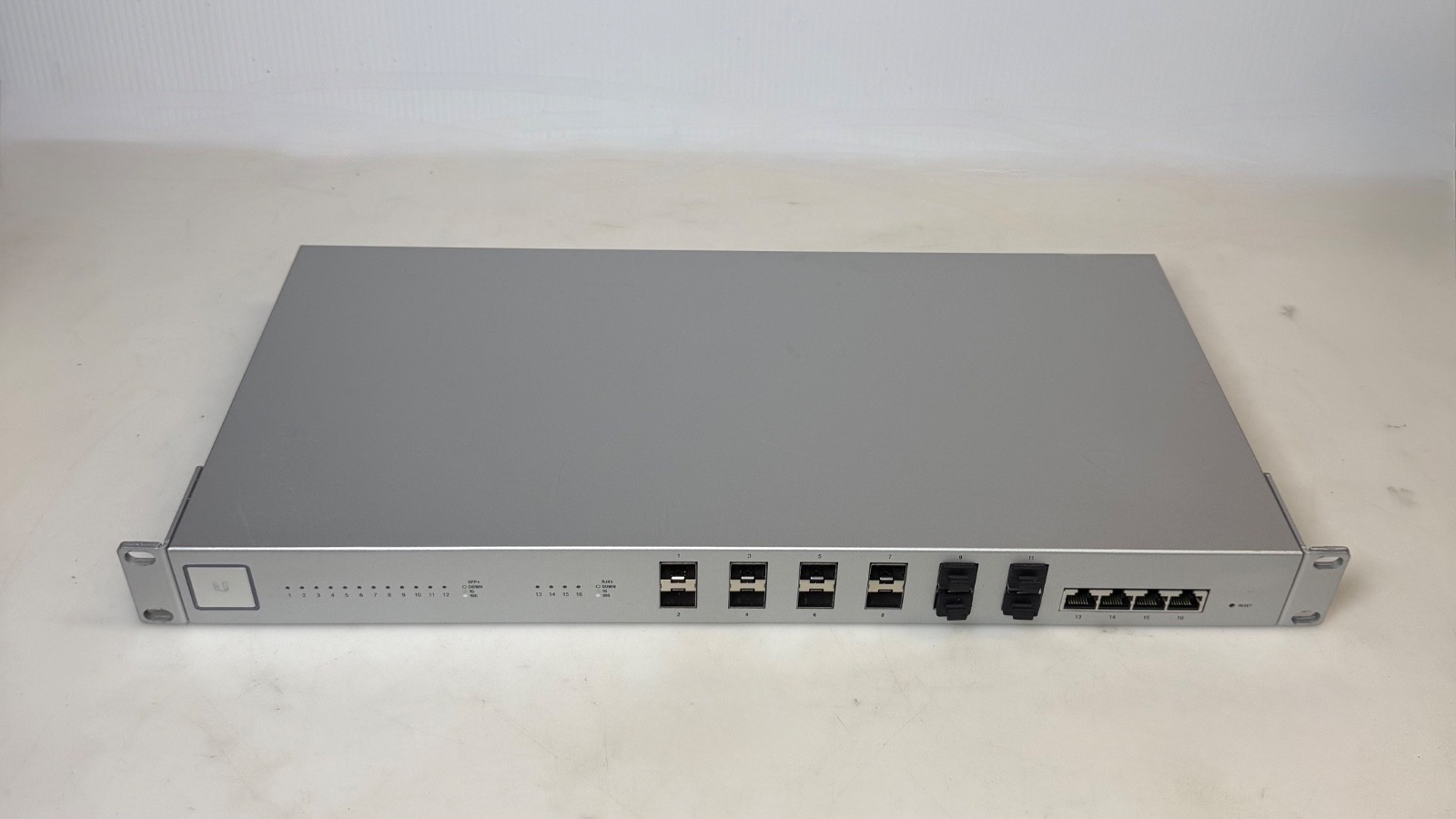 Ubiquiti UniFi Switch 16 XG (US-16-XG) – 12x SFP+ / 4x RJ45 10Gb Ports