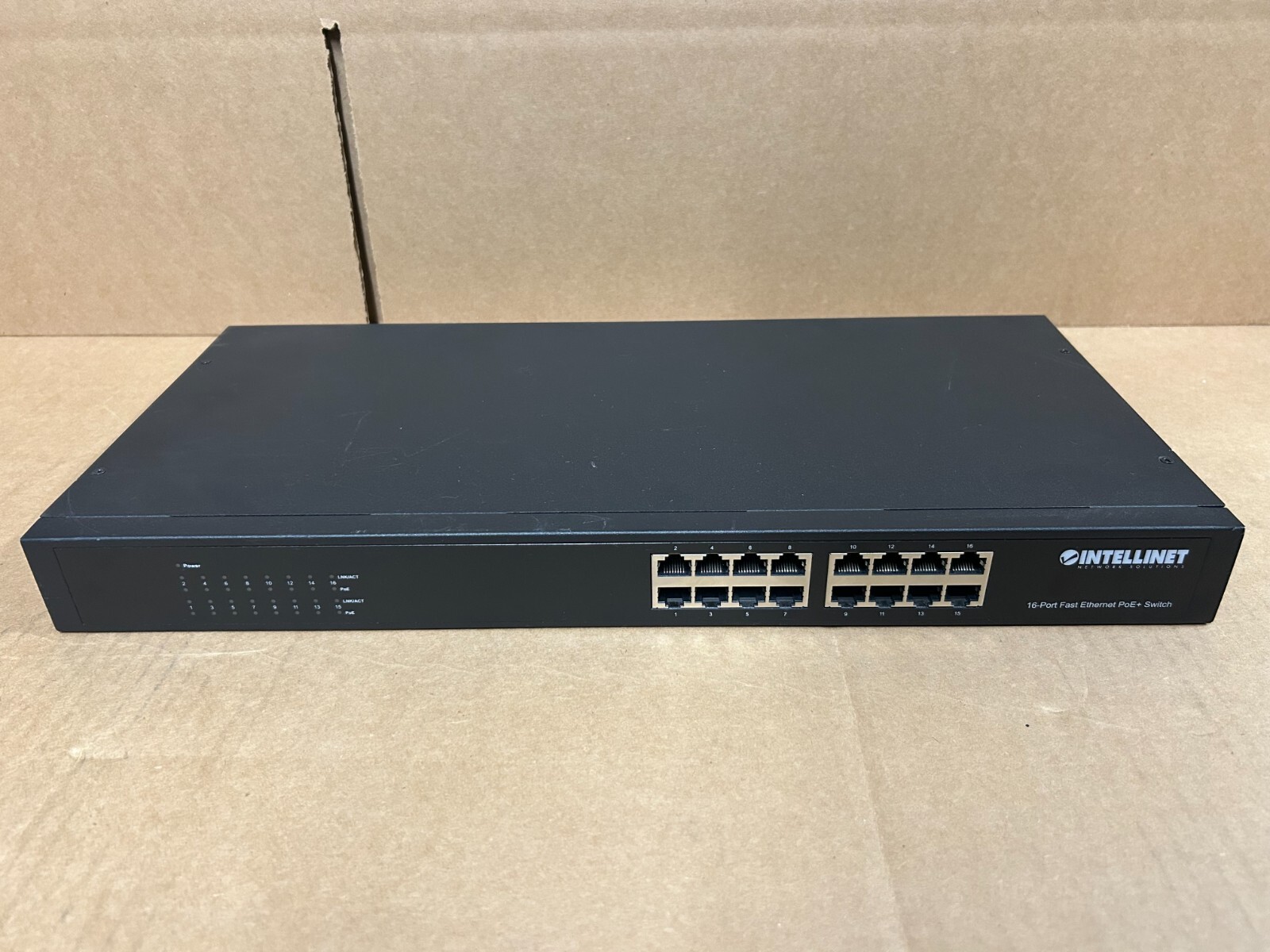Intellinet 16-Port Fast Ethernet PoE(100 Mbit/s)+ Switch-Model:560849