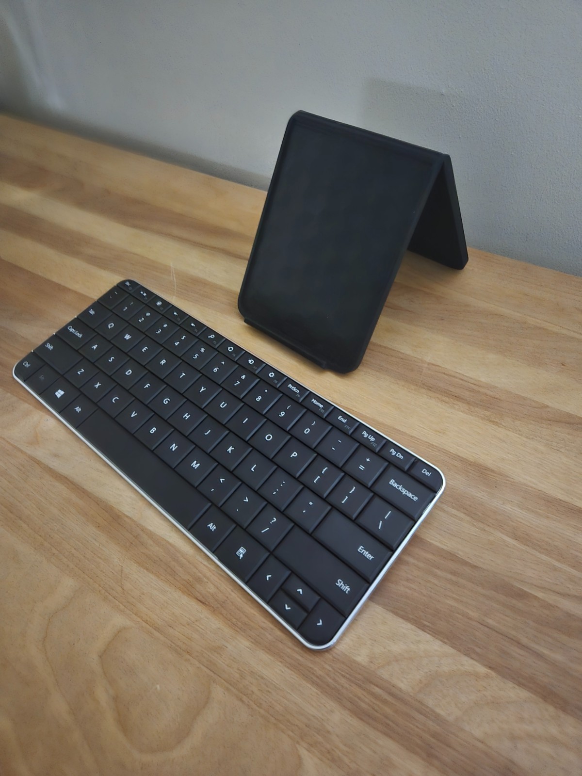 Microsoft KT-1120 Wedge Wireless Compact Keyboard (F1)