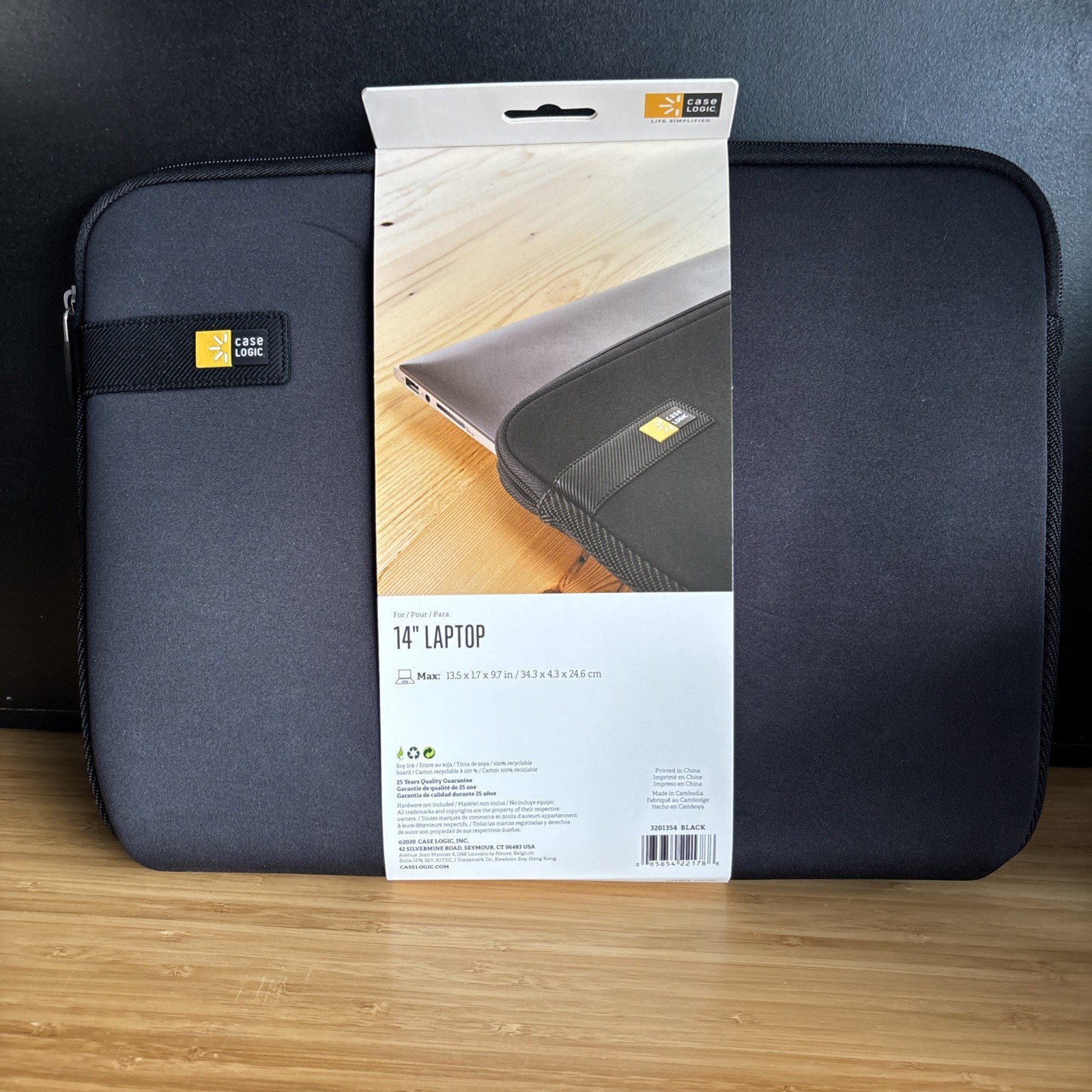 Case Logic LAPS-114 Carrying Case Sleeve for 14" Notebook Black Lot