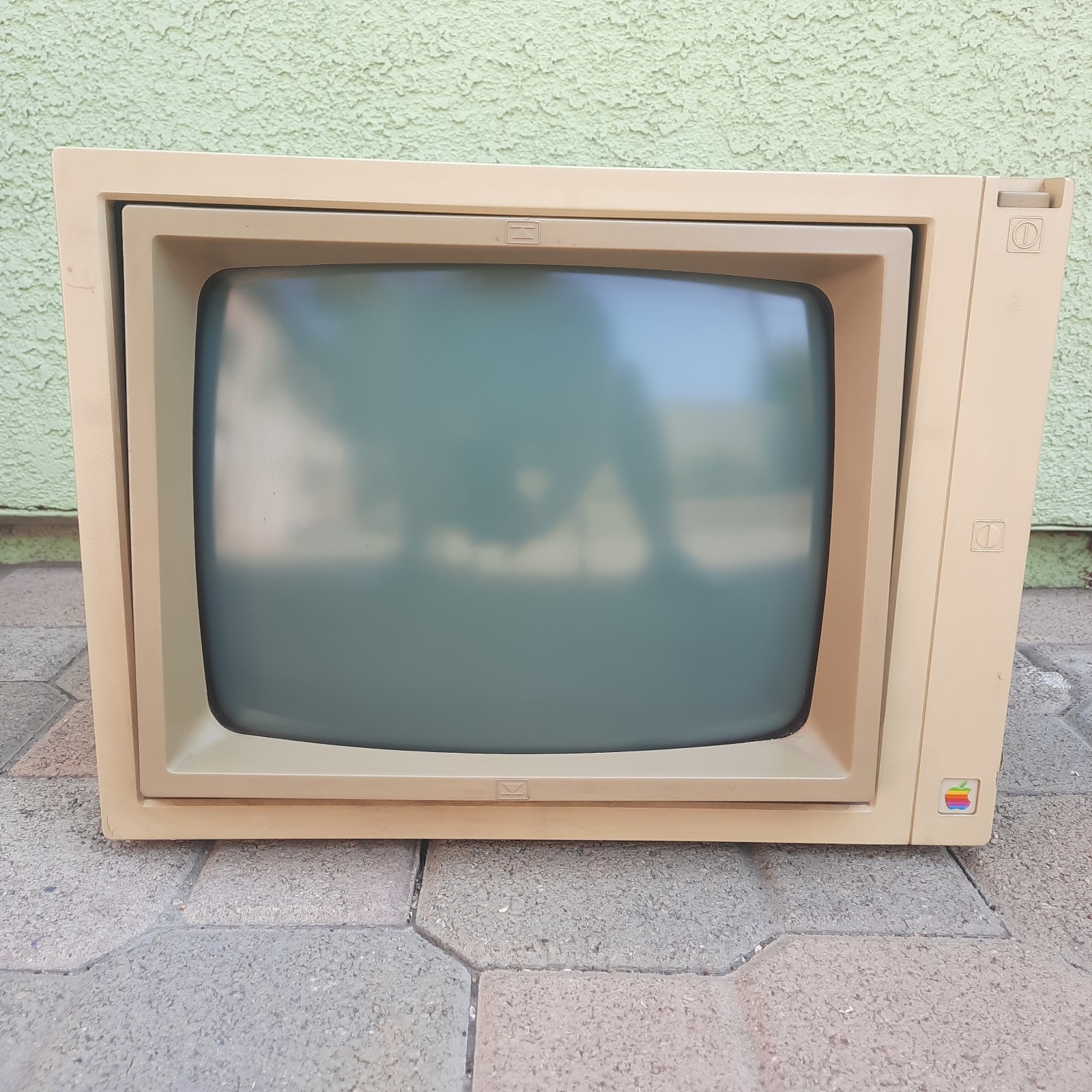 Apple II A2M2010 Green Phosphor Composite Tilt Screen Monitor Vintage Tech