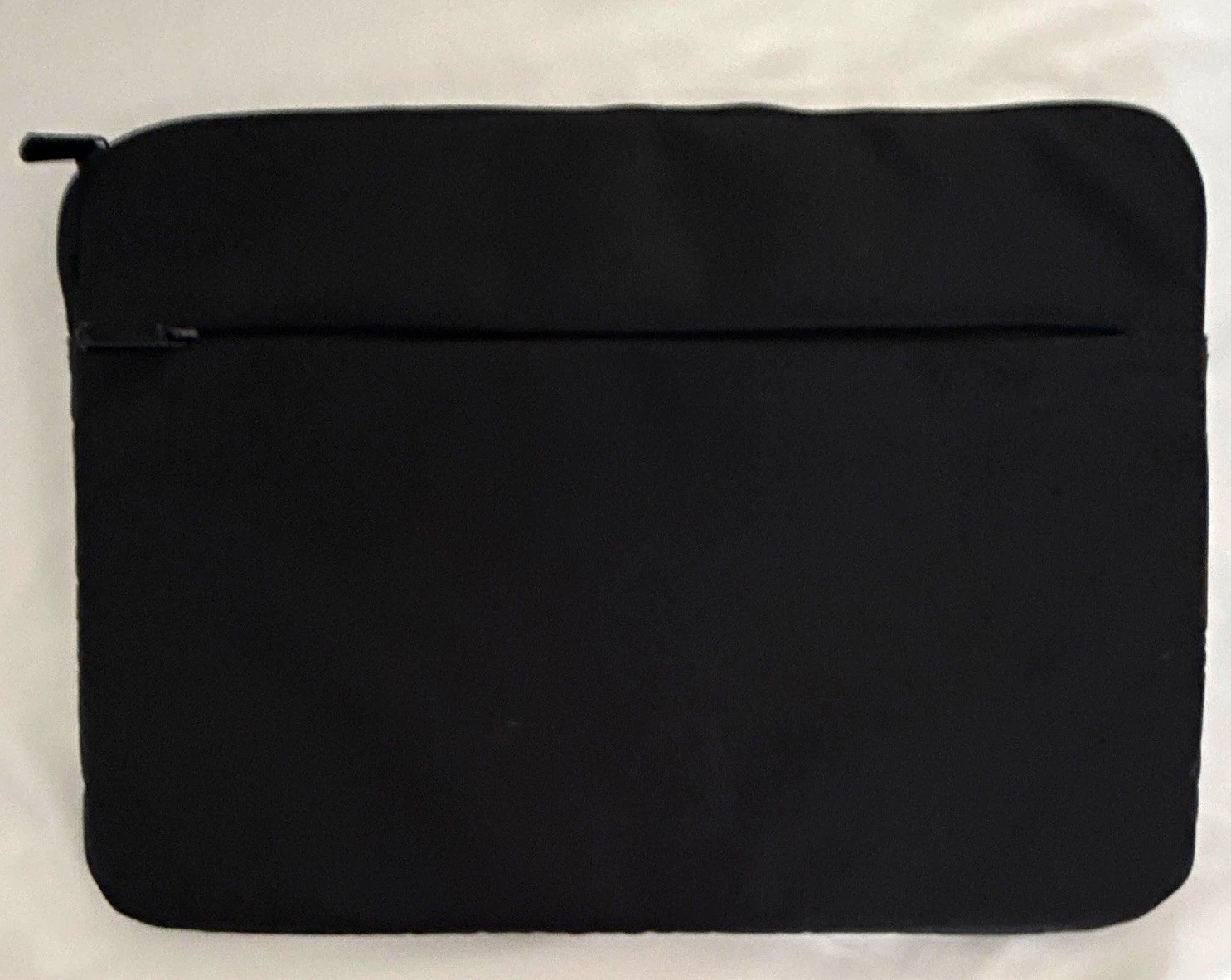 Amazon Basics Padded Polyester Laptop Sleeve Case 15.6in Black Universal