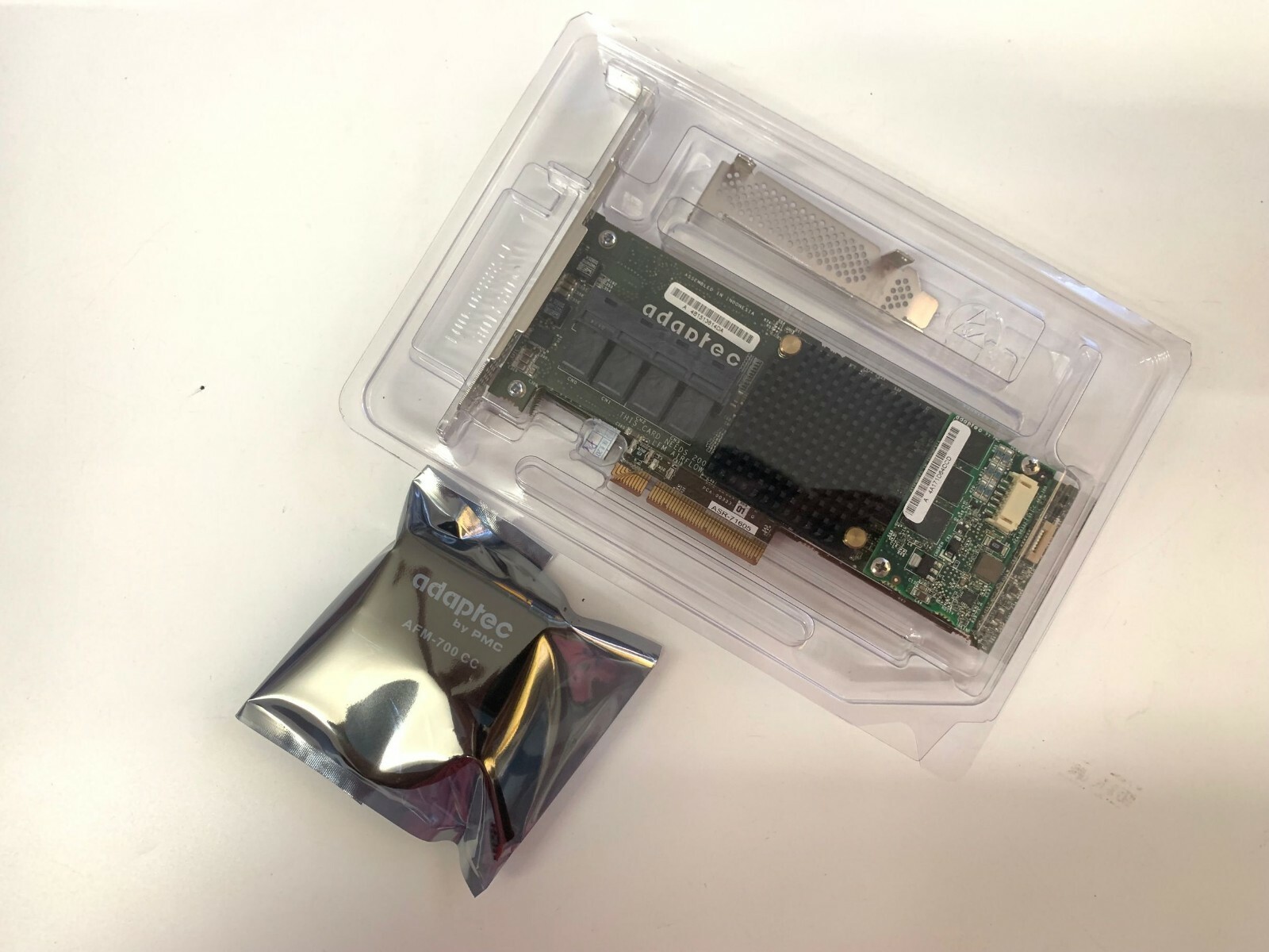 Adaptec ASR 71605 16 Ports 2274400-R Raid Card AFM-700 1GB Flash CacheVault BBU