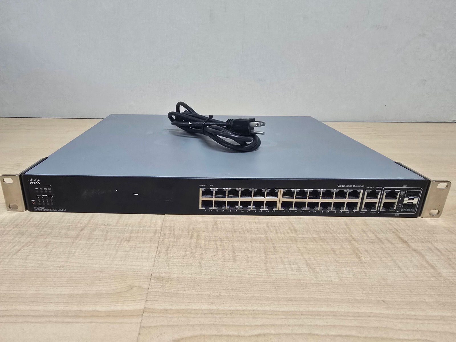 Cisco SFE2000P 24-Port 10/100 Ethernet Switch - PoE