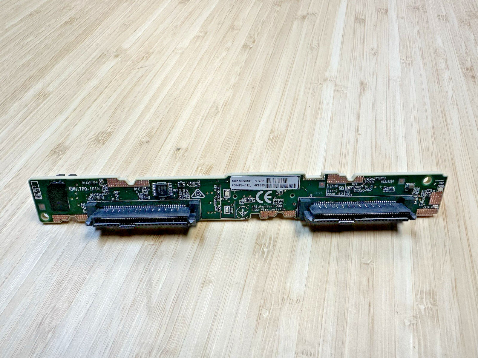 HPE 2SFF Tri-mode x4 NVMe/SATA/SAS Gen10 Plus/V2/Gen11 SFF Backplane TM BC U.3