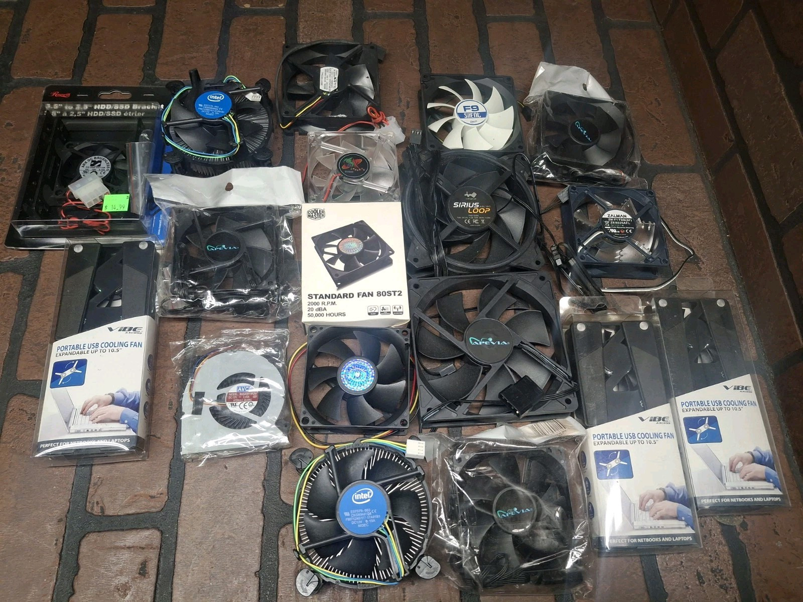 Mixed Cpu Fan Lot Of 18 Intel And More