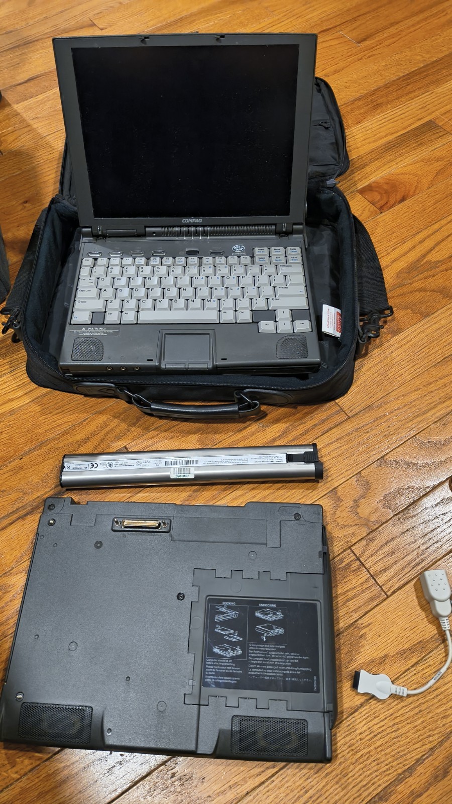 Laptop compaq Armada 4150 with dock, battery, case