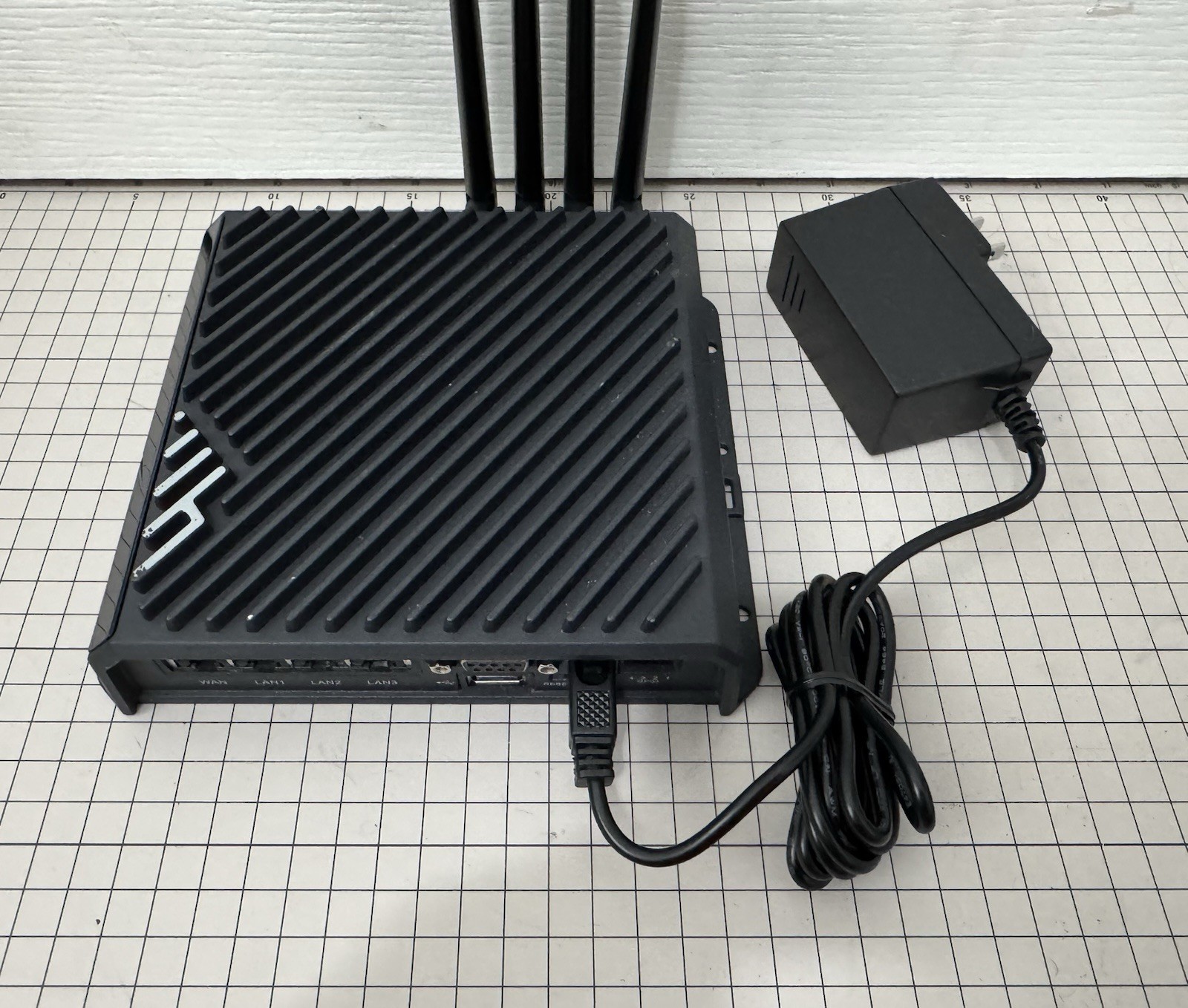 Cradlepoint R1900-5GB Dual-Band 5G WiFi 6 Ruggedized Router. USED. Unlicensed