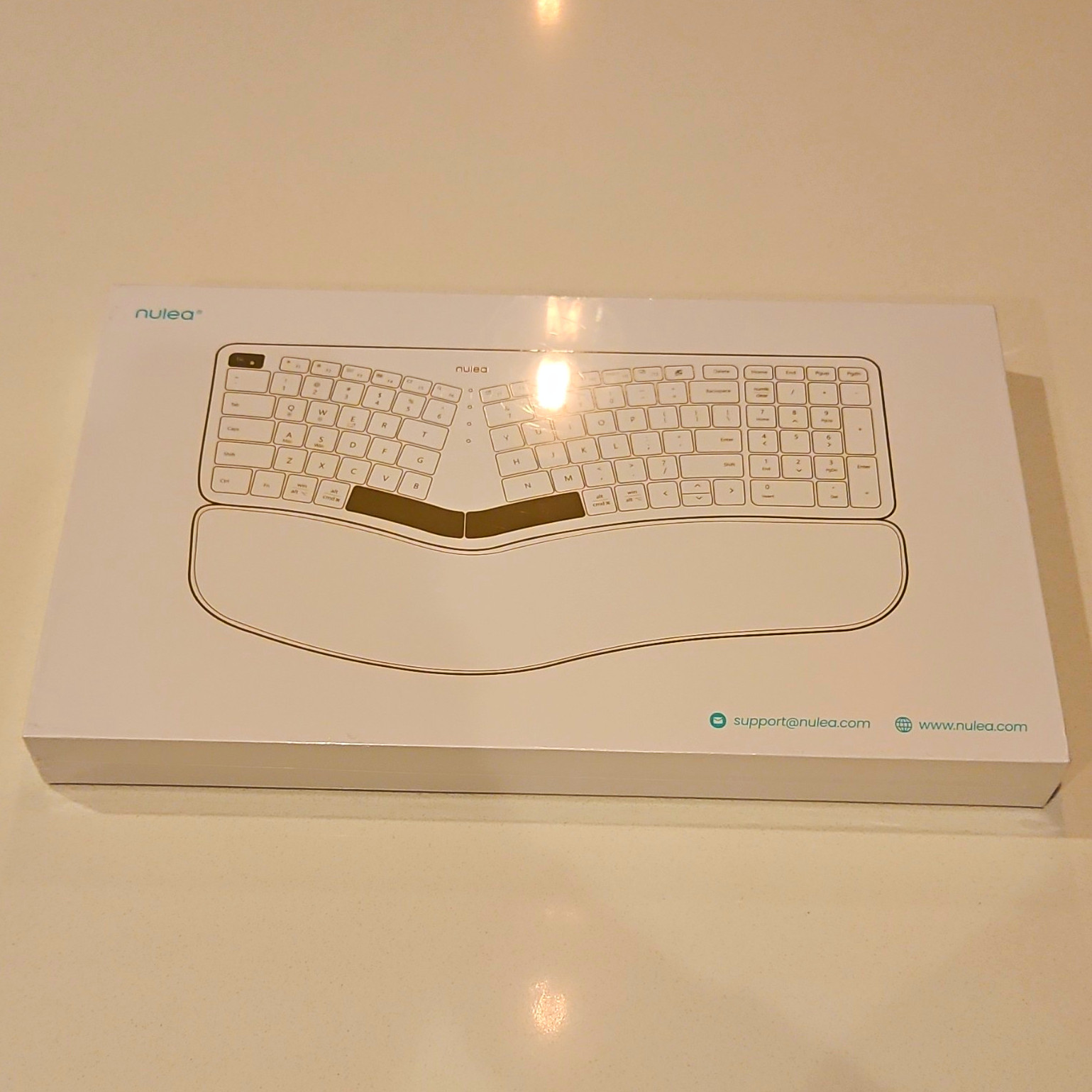 Nulea RT05B Ergonomic Wireless Keyboard Pink And Grey w/ Wrist Rest