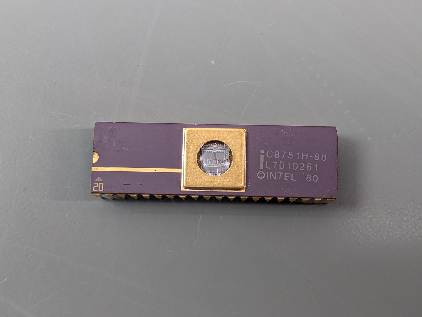 Intel C8751H-88 VTG Gold Ceramic Microcontroller IC