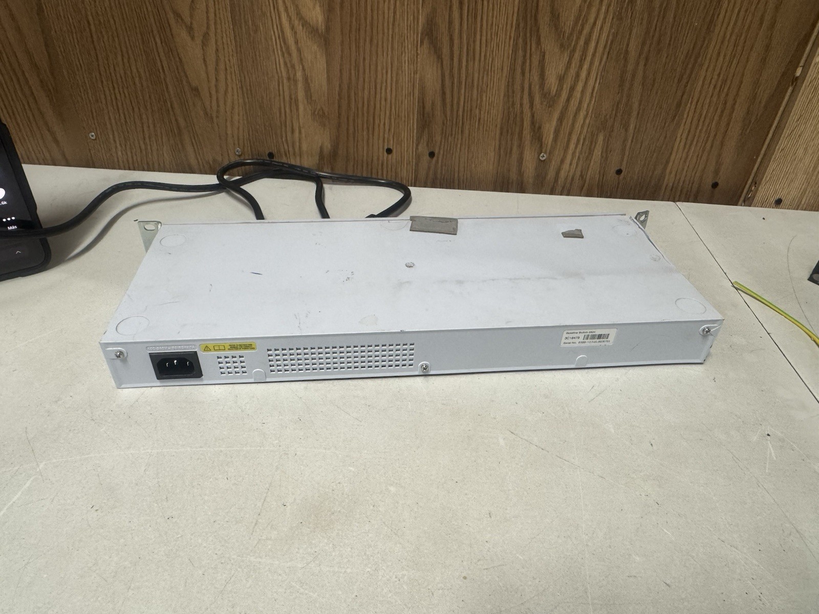 3Com Baseline Switch 2824 24-Port Ethernet Switch 3C16479 – Dented Case