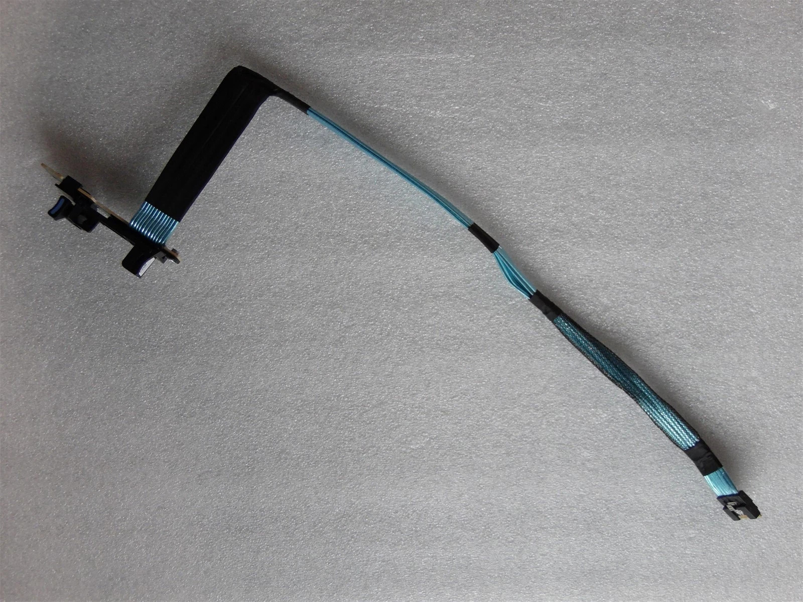 DELL EMC  DM8KC POWEREDGE R650 1U G15 10 BAY SERVER U.2 8-9 NVME CABLE