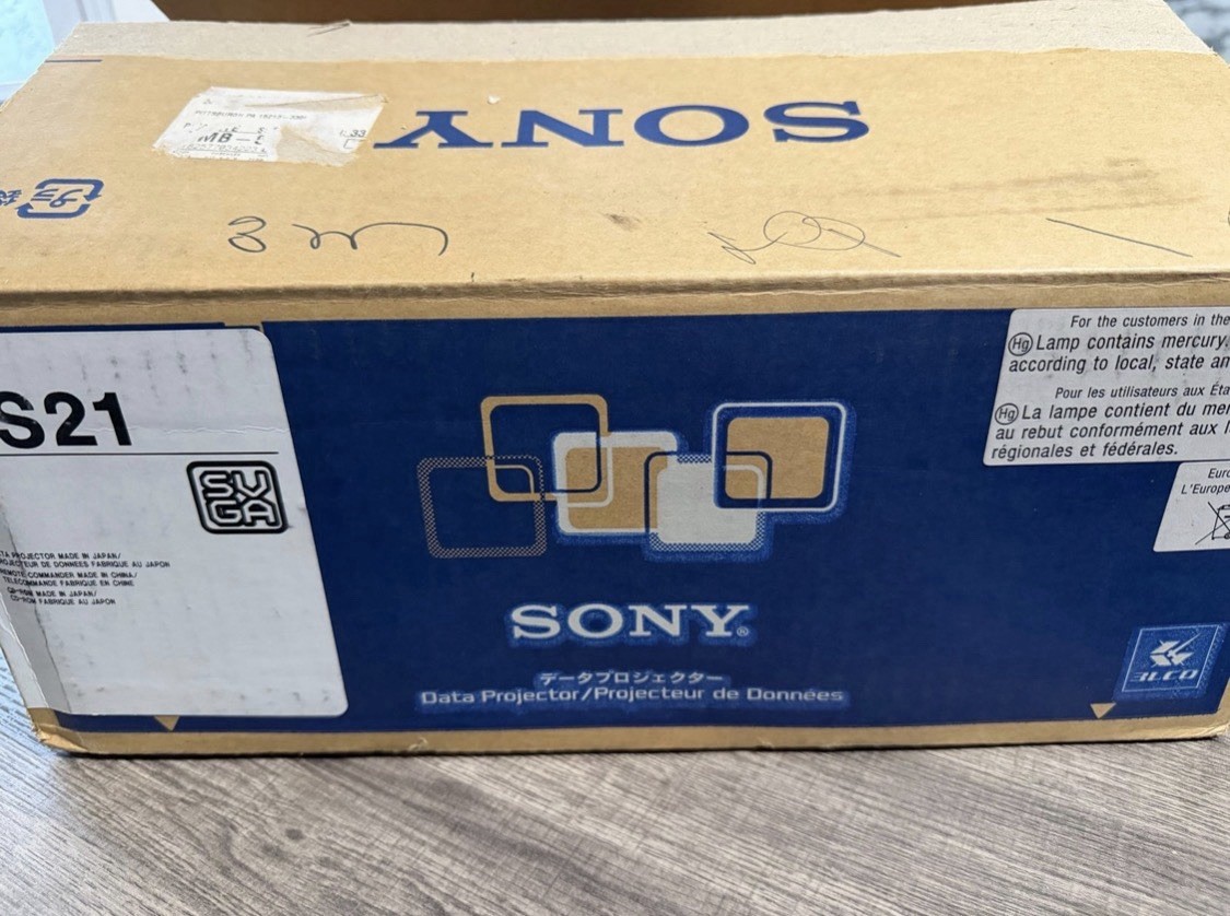 Sony VPL-CS21 3LCD SVGA Projector 800x600 Silver Black Composite Remote Case